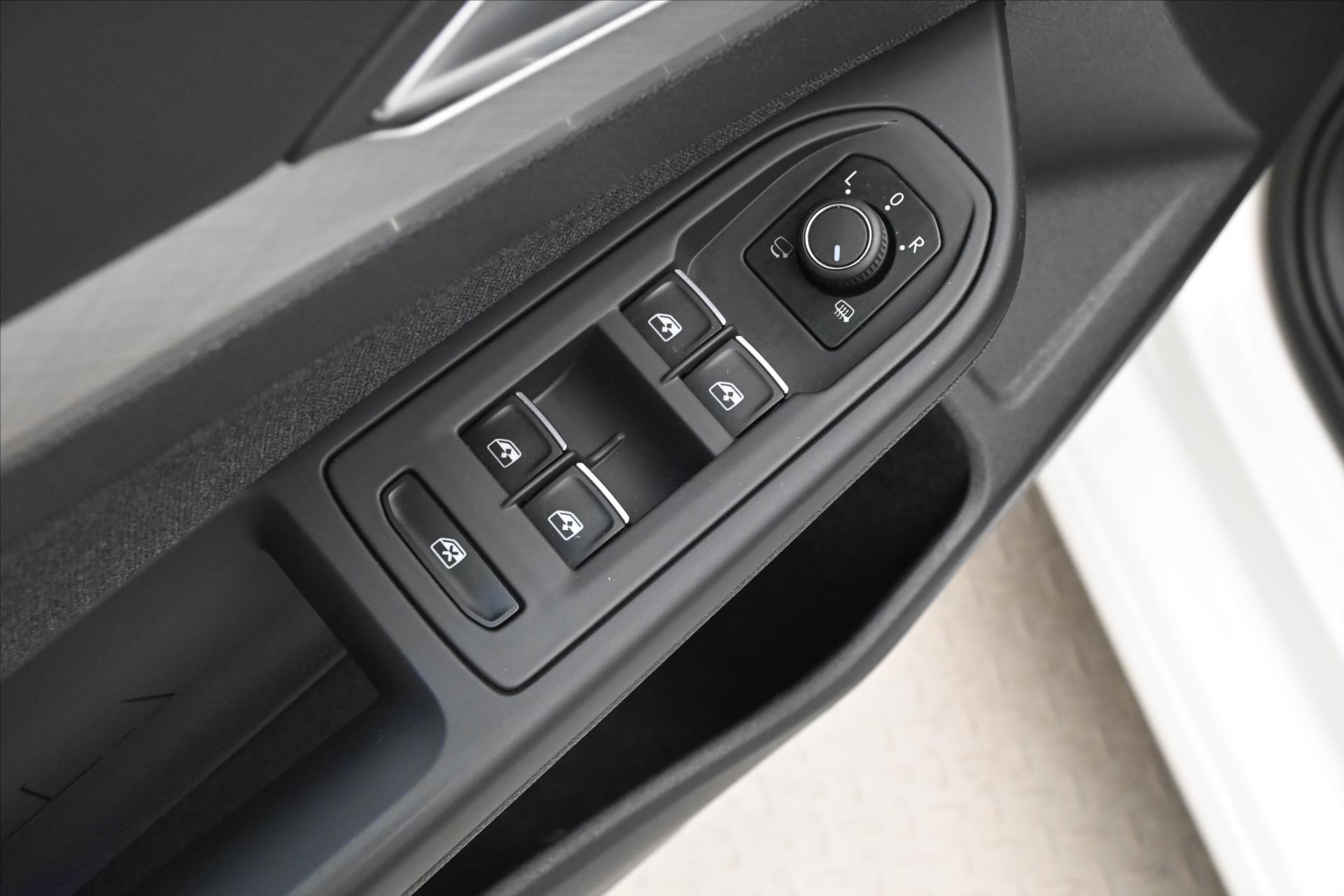 Hlavní fotografie vozu Volkswagen Golf 2,0 TDI 110 kW Life Záruka až 5 let (26)