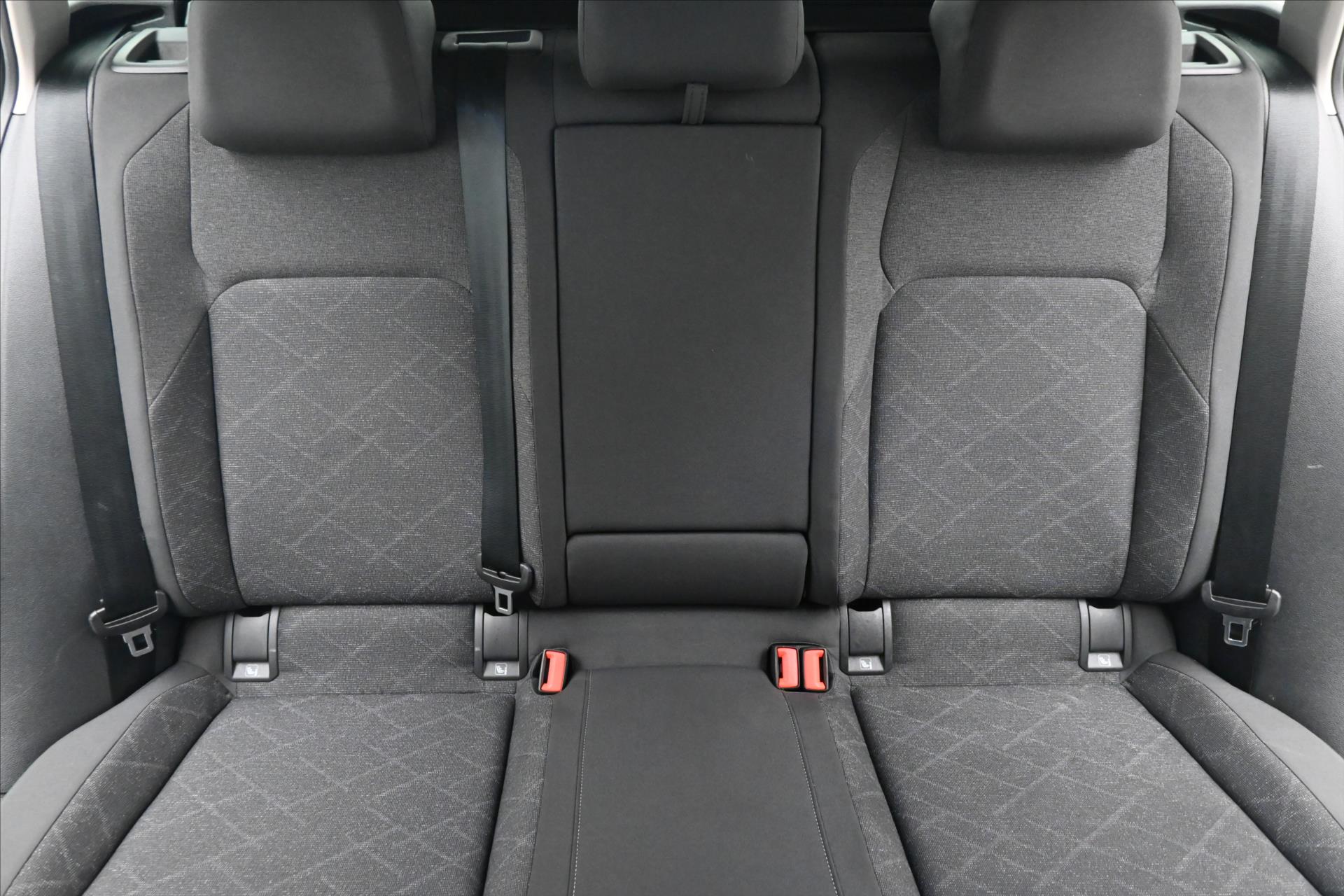 Hlavní fotografie vozu Volkswagen Golf 2,0 TDI 110 kW Life Záruka až 5 let (27)