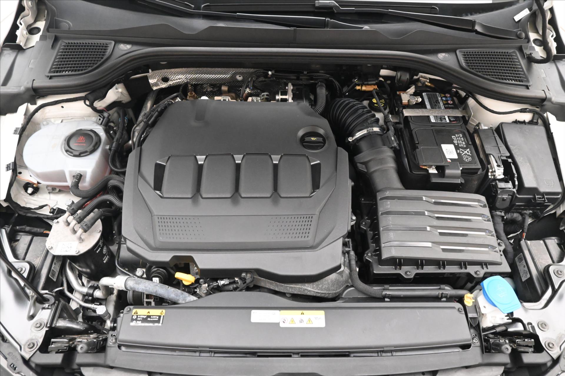 Hlavní fotografie vozu Volkswagen Golf 2,0 TDI 110 kW Life Záruka až 5 let (9)
