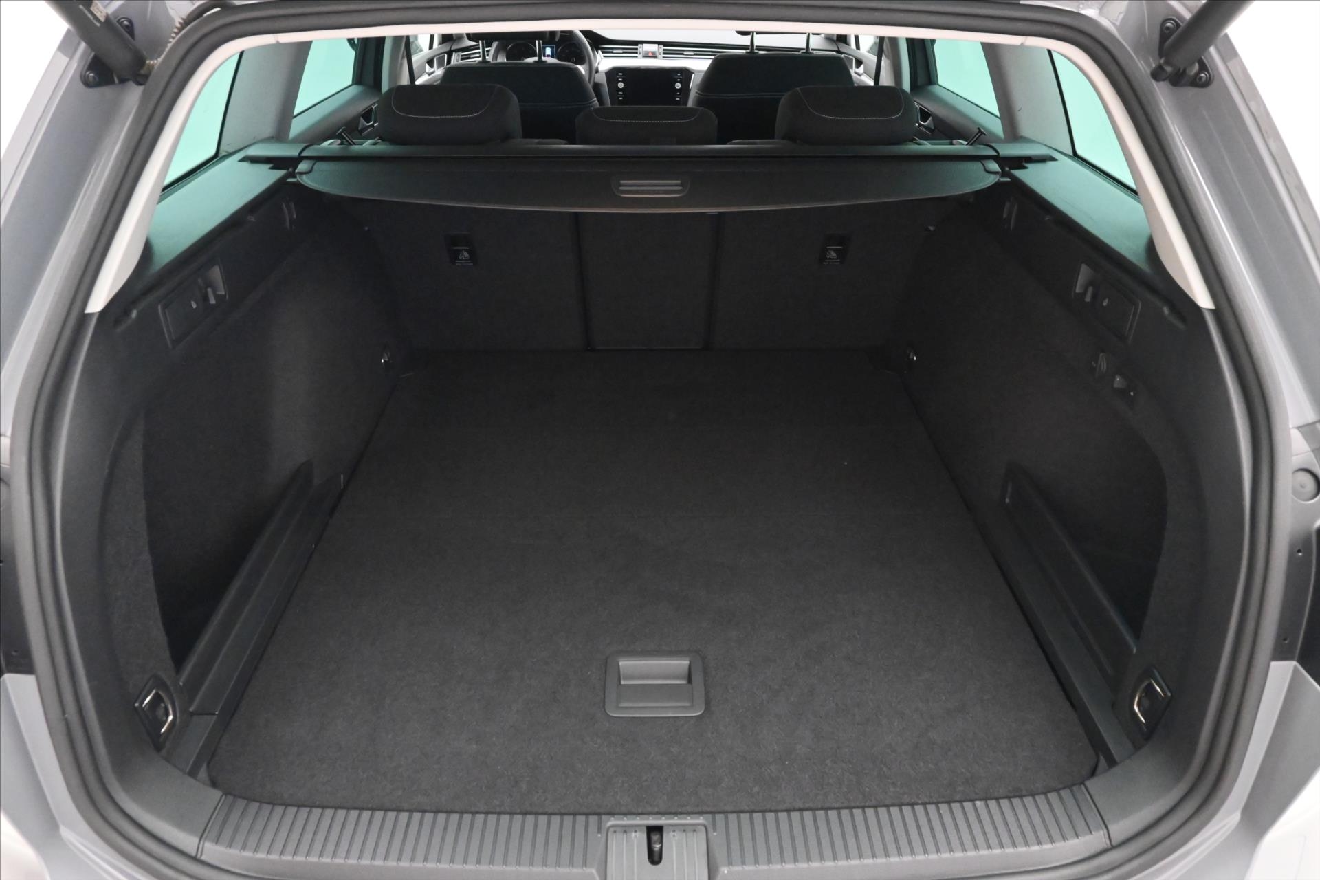 Hlavní fotografie vozu Volkswagen Passat 2,0 TDI 110KW DSG Business Záruka až 5 let (10)