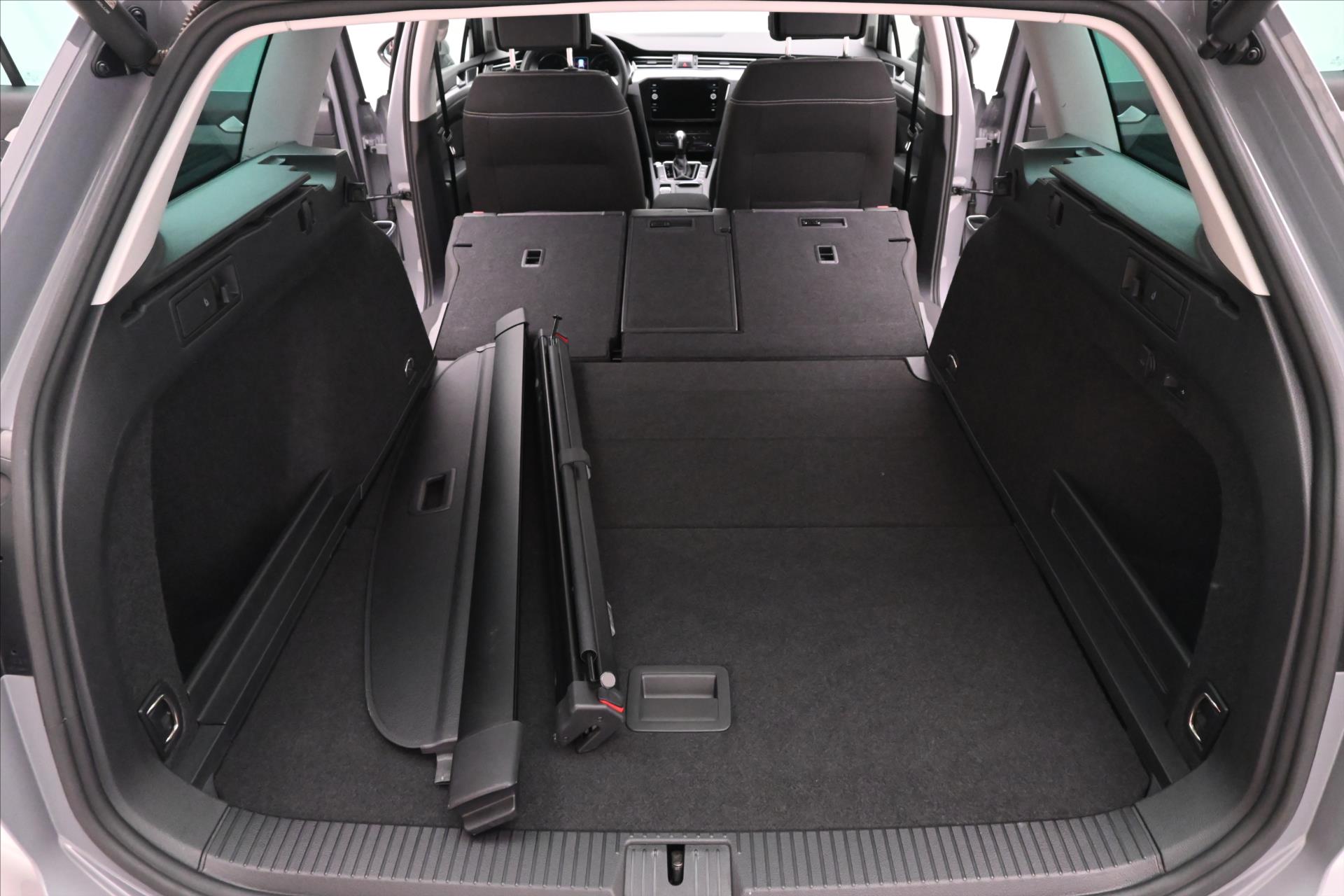 Hlavní fotografie vozu Volkswagen Passat 2,0 TDI 110KW DSG Business Záruka až 5 let (11)