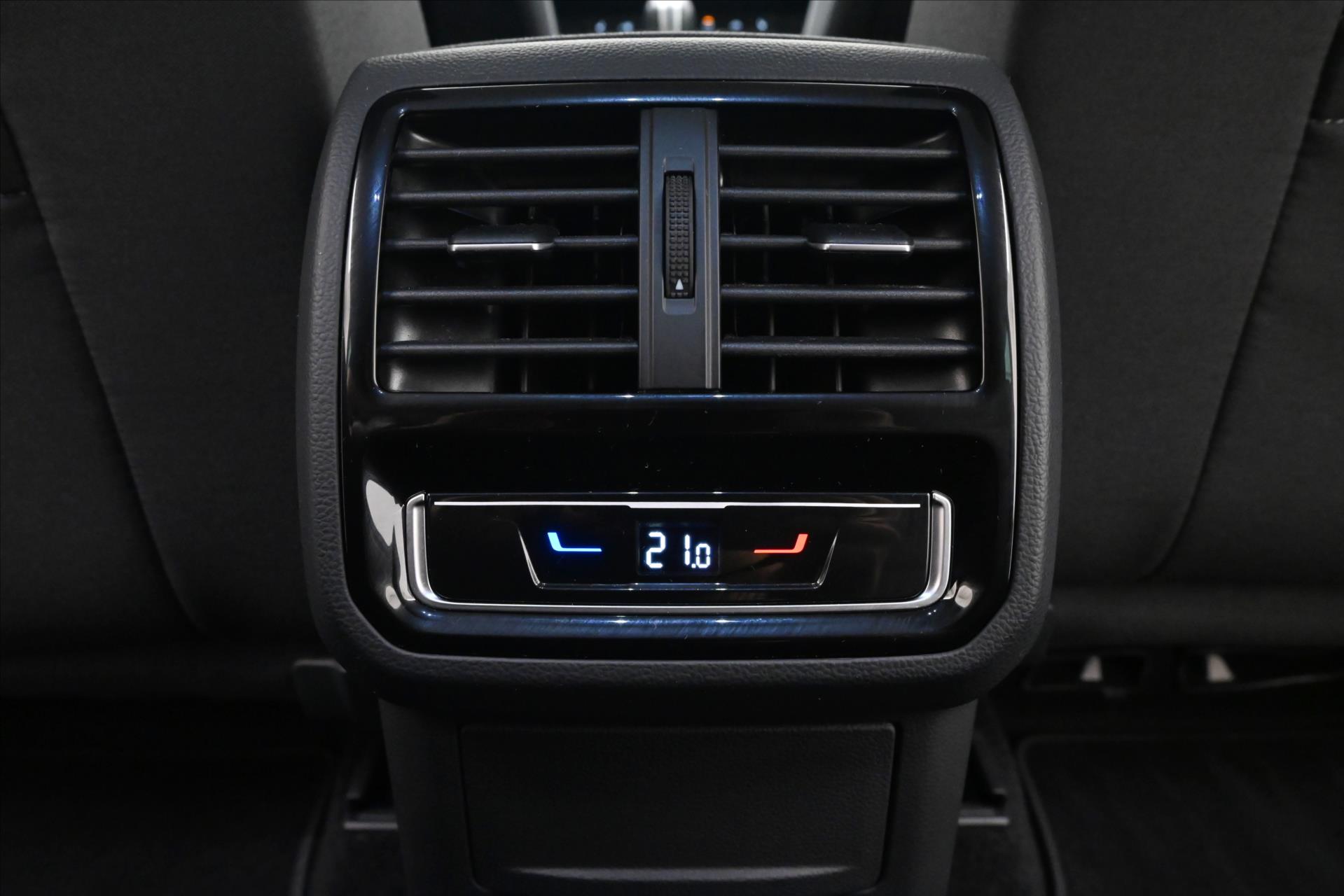 Hlavní fotografie vozu Volkswagen Passat 2,0 TDI 110KW DSG Business Záruka až 5 let (22)