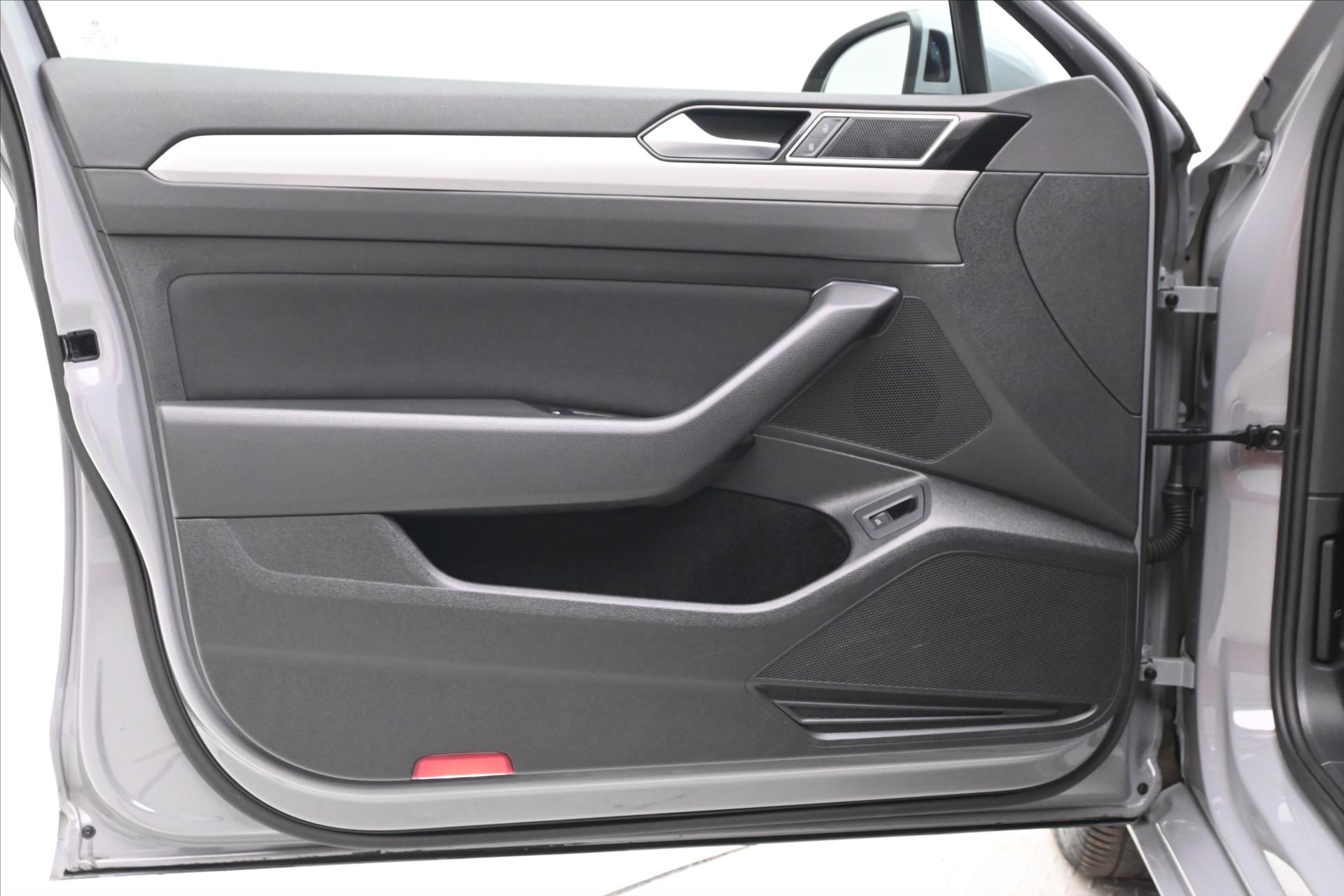 Hlavní fotografie vozu Volkswagen Passat 2,0 TDI 110KW DSG Business Záruka až 5 let (25)