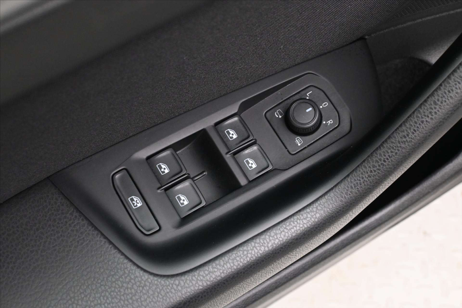 Hlavní fotografie vozu Volkswagen Passat 2,0 TDI 110KW DSG Business Záruka až 5 let (26)