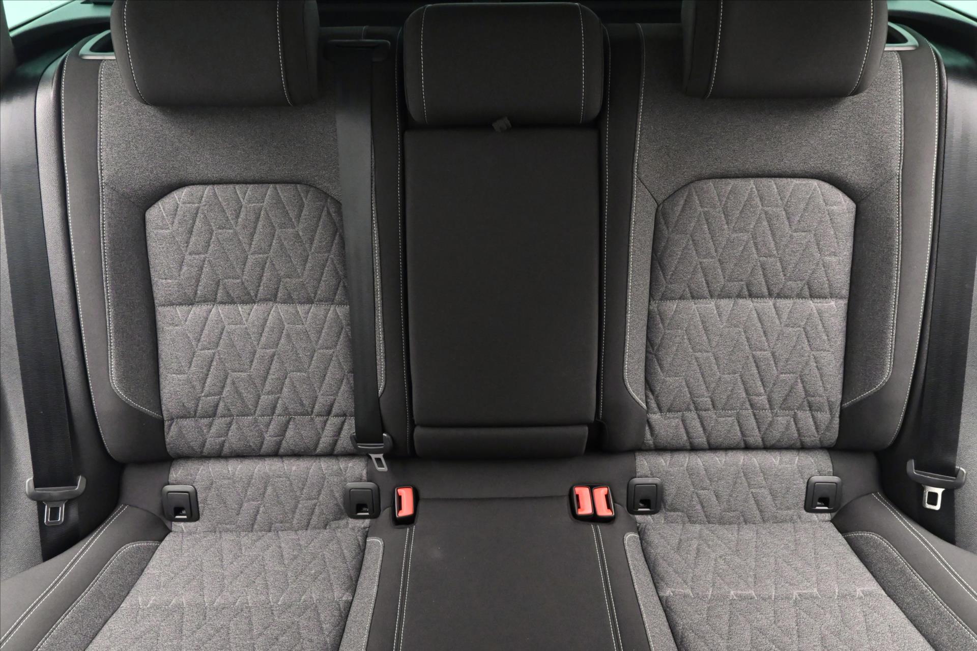 Hlavní fotografie vozu Volkswagen Passat 2,0 TDI 110KW DSG Business Záruka až 5 let (29)