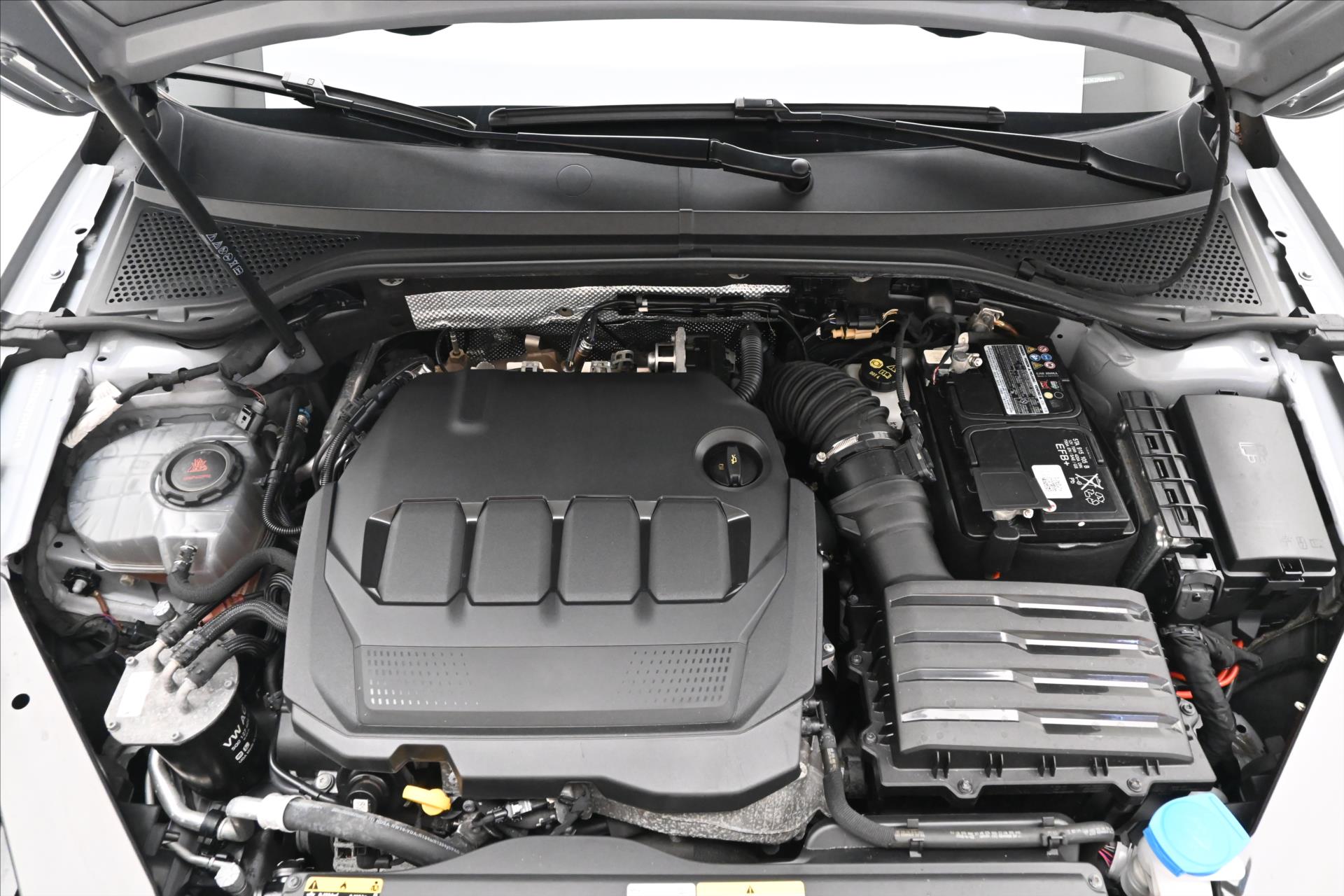 Hlavní fotografie vozu Volkswagen Passat 2,0 TDI 110KW DSG Business Záruka až 5 let (9)