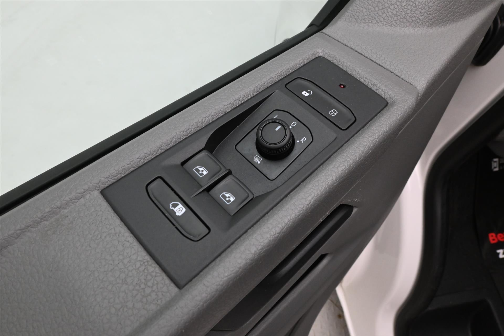 Hlavní fotografie vozu Volkswagen Transporter 2,0 TDI 110 kW Navigace Záruka až 5 let (26)