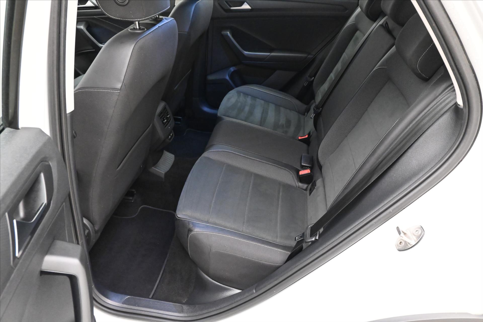 Hlavní fotografie vozu Volkswagen T-Roc 2,0 TDI 110kW DSG VŮZ PŘIPRAVUJEME K PRODEJI (14)