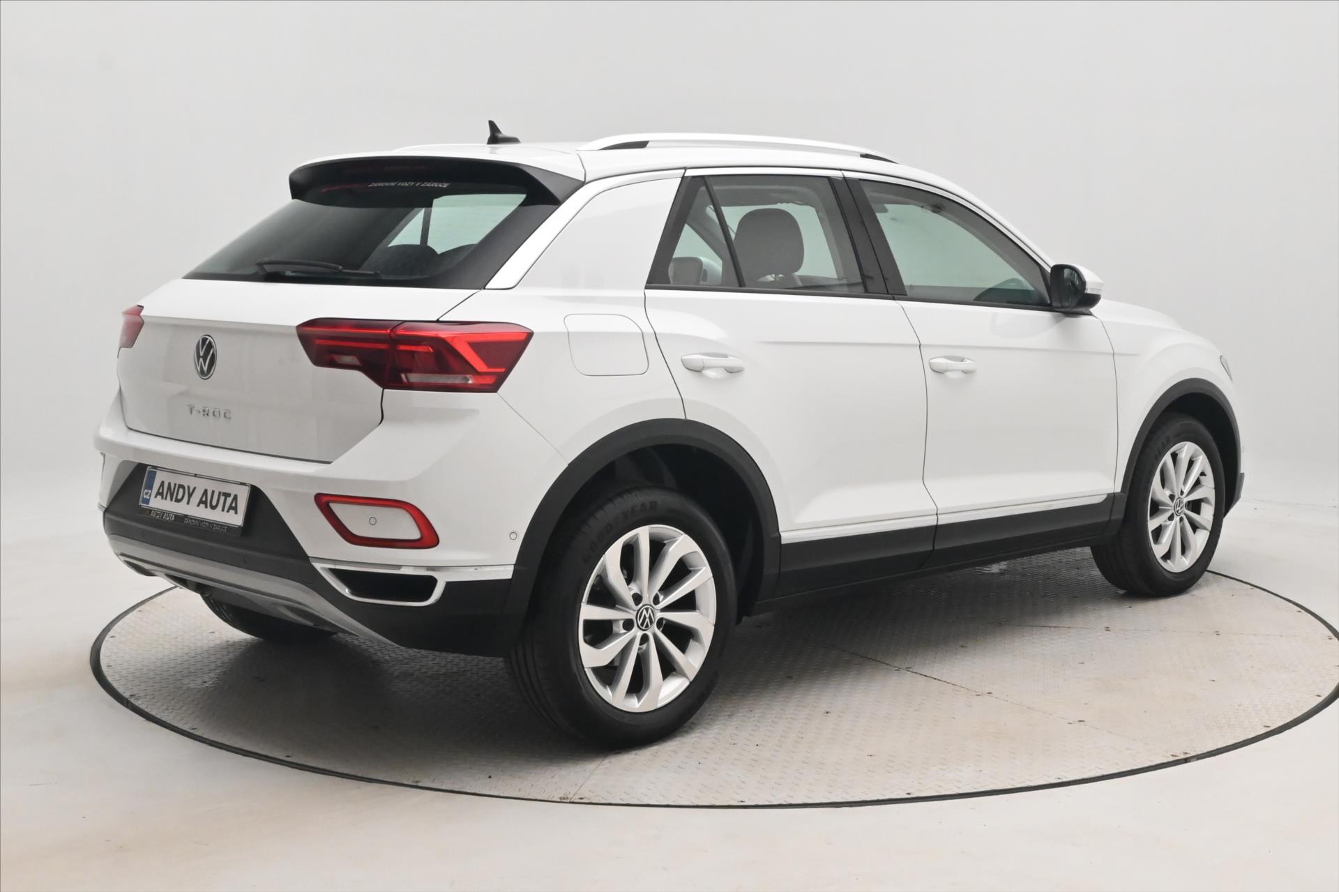 Main photo of the car Volkswagen T-Roc 2.0 TDI 110kW DSG Warranty up to 5 years (5)