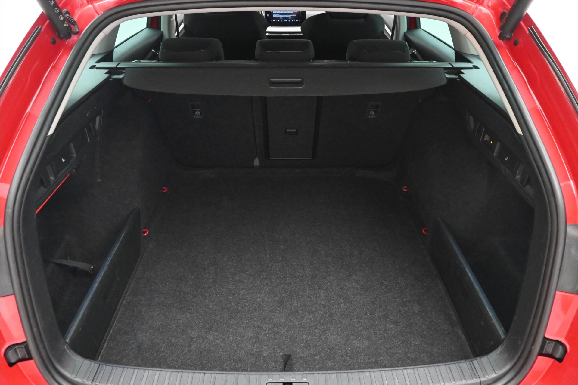 Hlavní fotografie vozu Škoda Octavia 2,0 TDI 110kW DSG Ambition Záruka až 5 let (10)