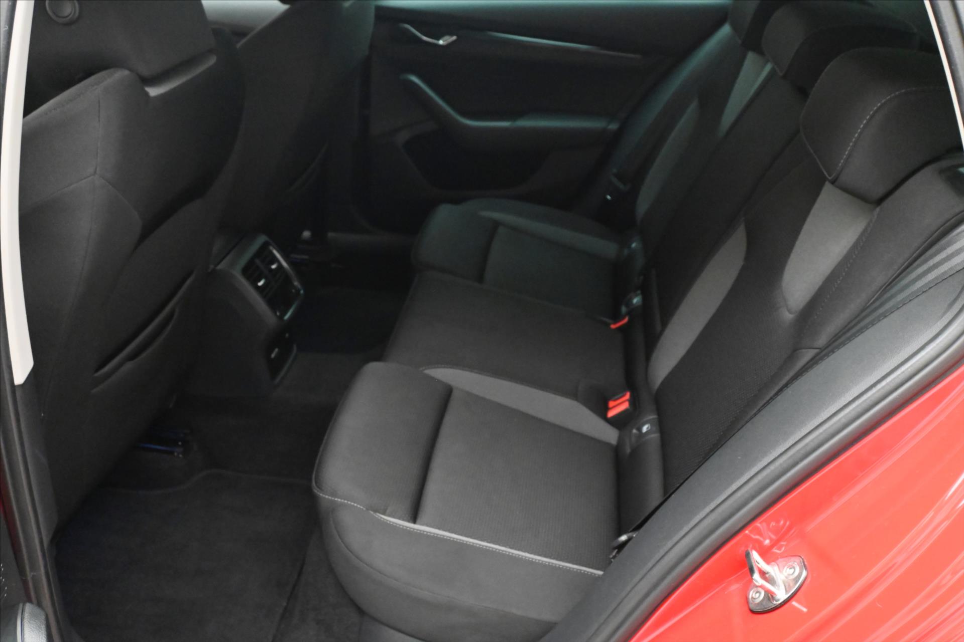 Hlavní fotografie vozu Škoda Octavia 2,0 TDI 110kW DSG Ambition Záruka až 5 let (14)