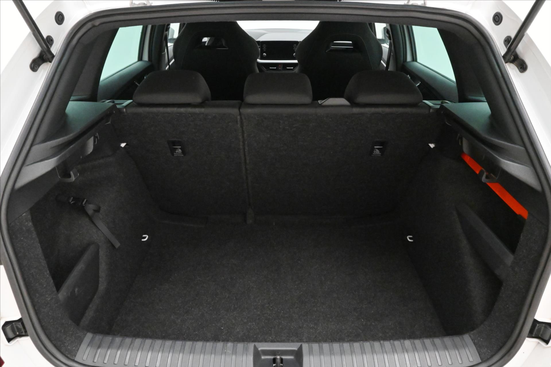 Main photo of the car Skoda Kamiq 1.0 TSI 81 kW Sport Warranty up to 5 years (10)