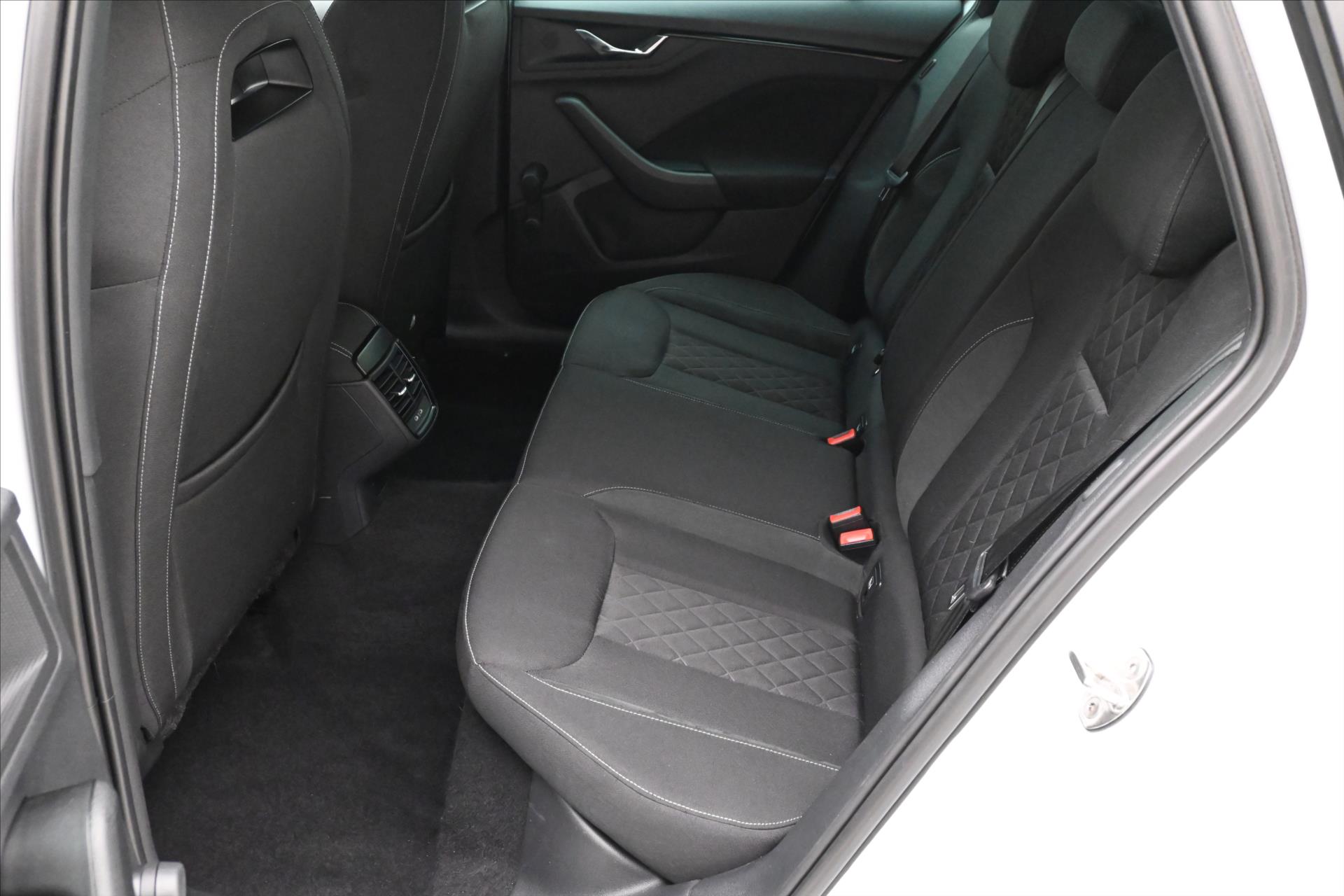 Main photo of the car Skoda Kamiq 1.0 TSI 81 kW Sport Warranty up to 5 years (14)