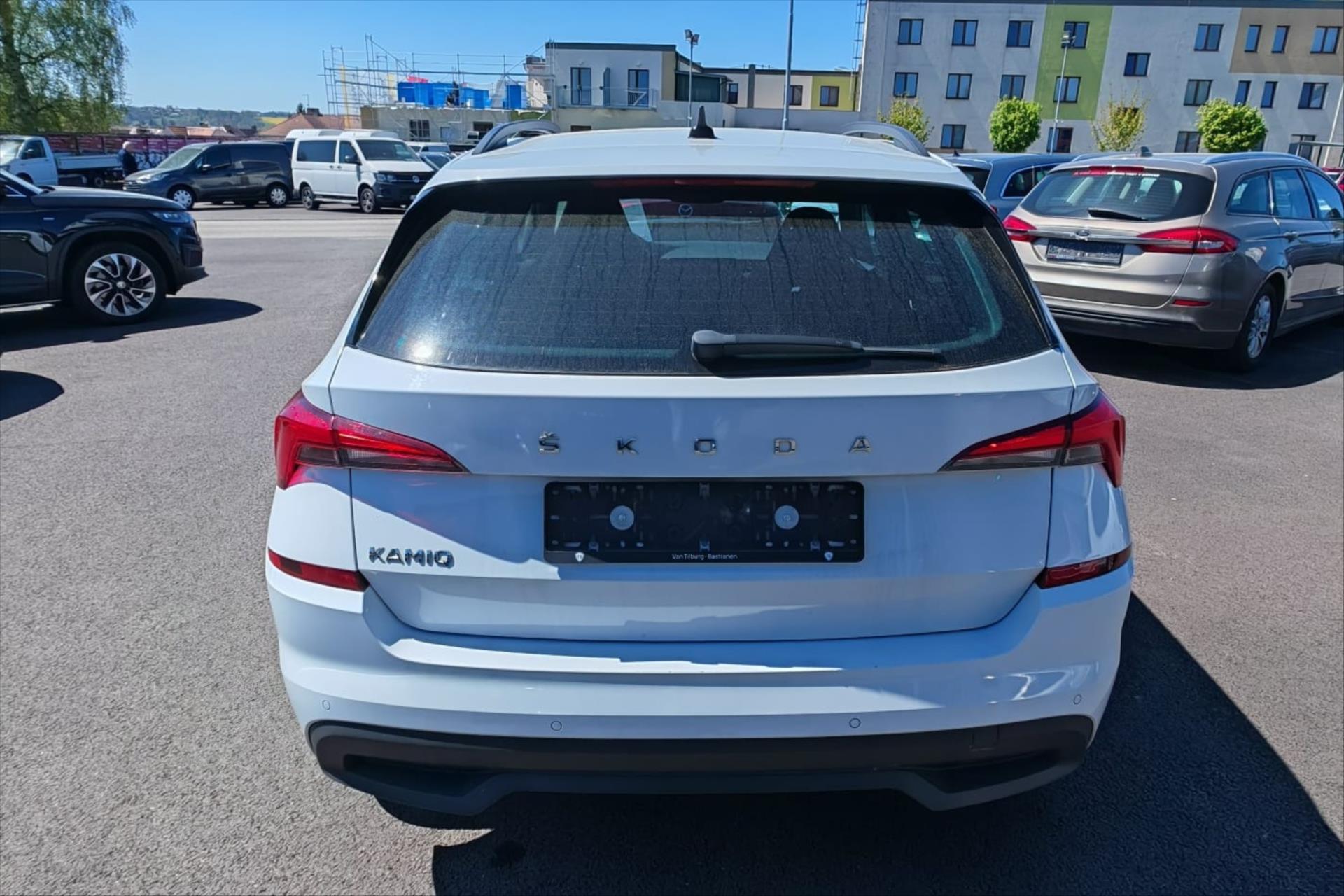 Hlavní fotografie vozu Škoda Kamiq 1,0 TSI 81kW Sport Ambiente VŮZ PŘIPRAVUJEME K PRODEJI (4)