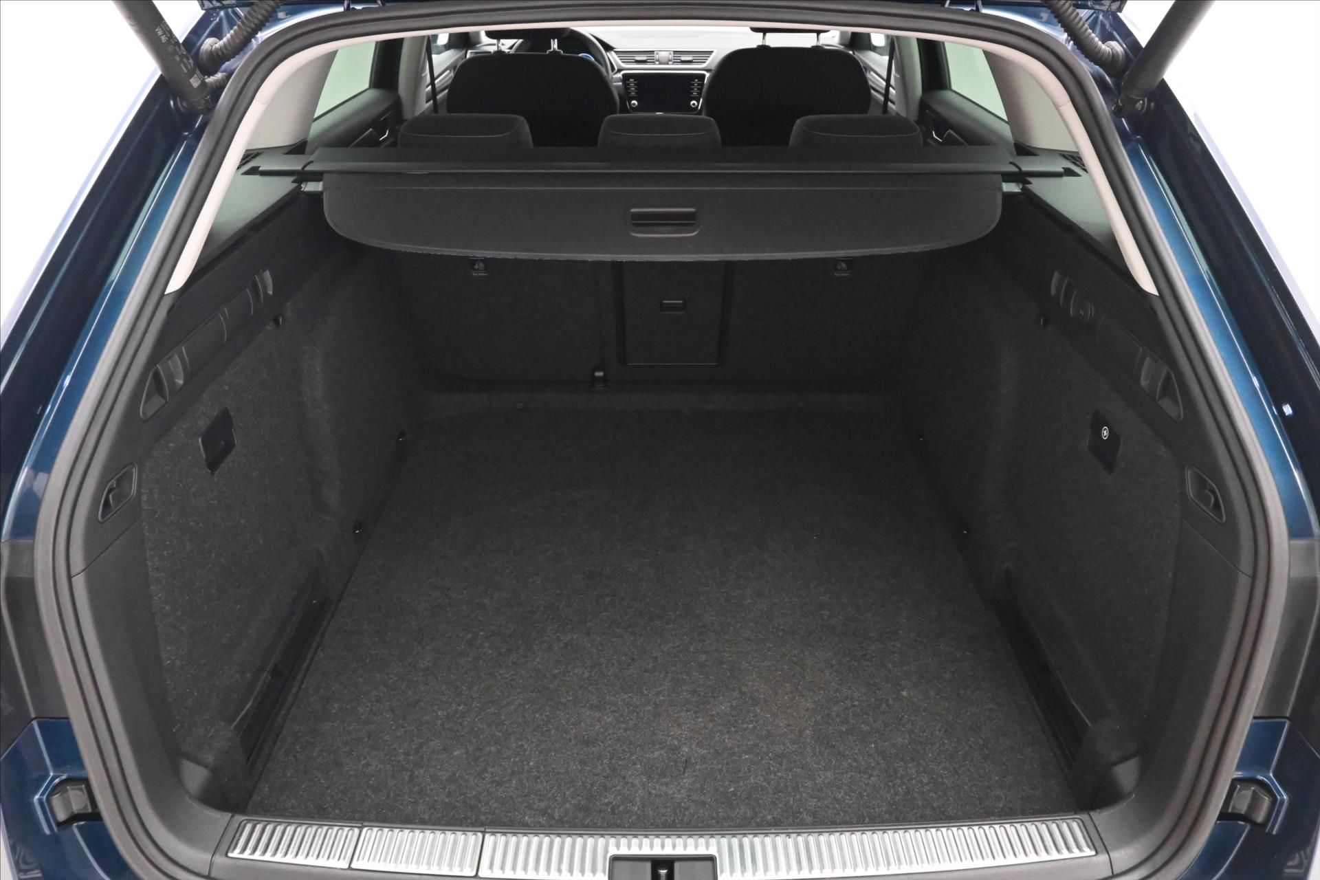 Hlavní fotografie vozu Škoda Superb 2,0 TDI 110kW DSG Style Záruka až 5 let (10)