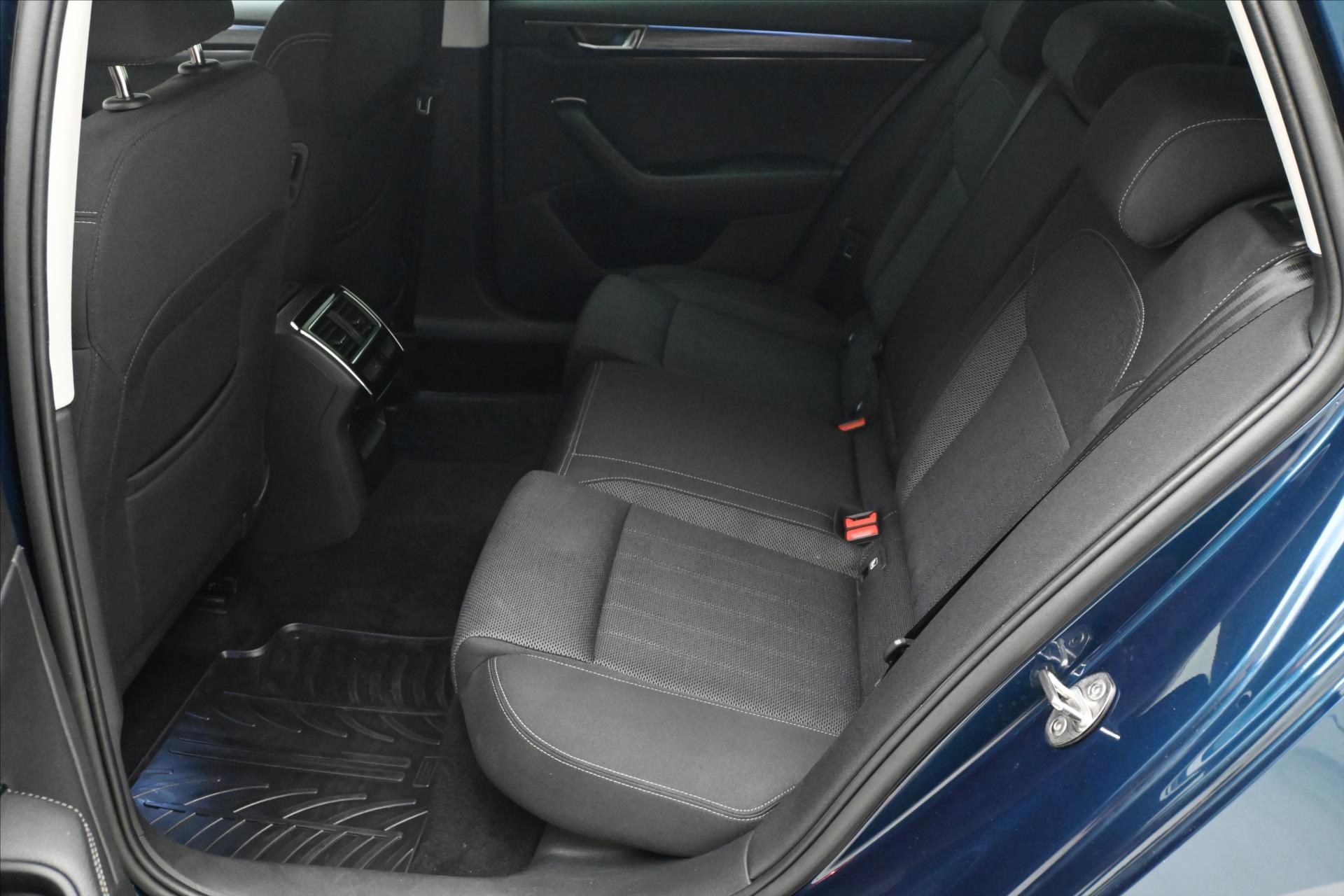 Hlavní fotografie vozu Škoda Superb 2,0 TDI 110kW DSG Style Záruka až 5 let (14)