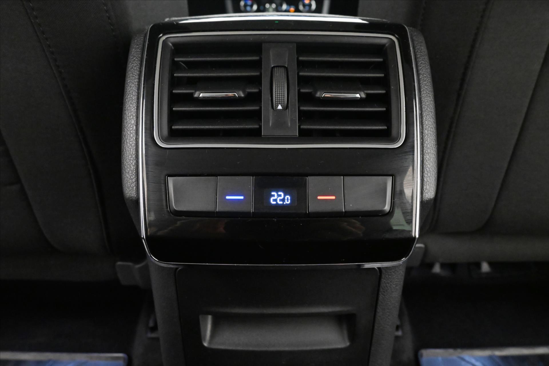 Hlavní fotografie vozu Škoda Superb 2,0 TDI 110kW DSG Style Záruka až 5 let (22)