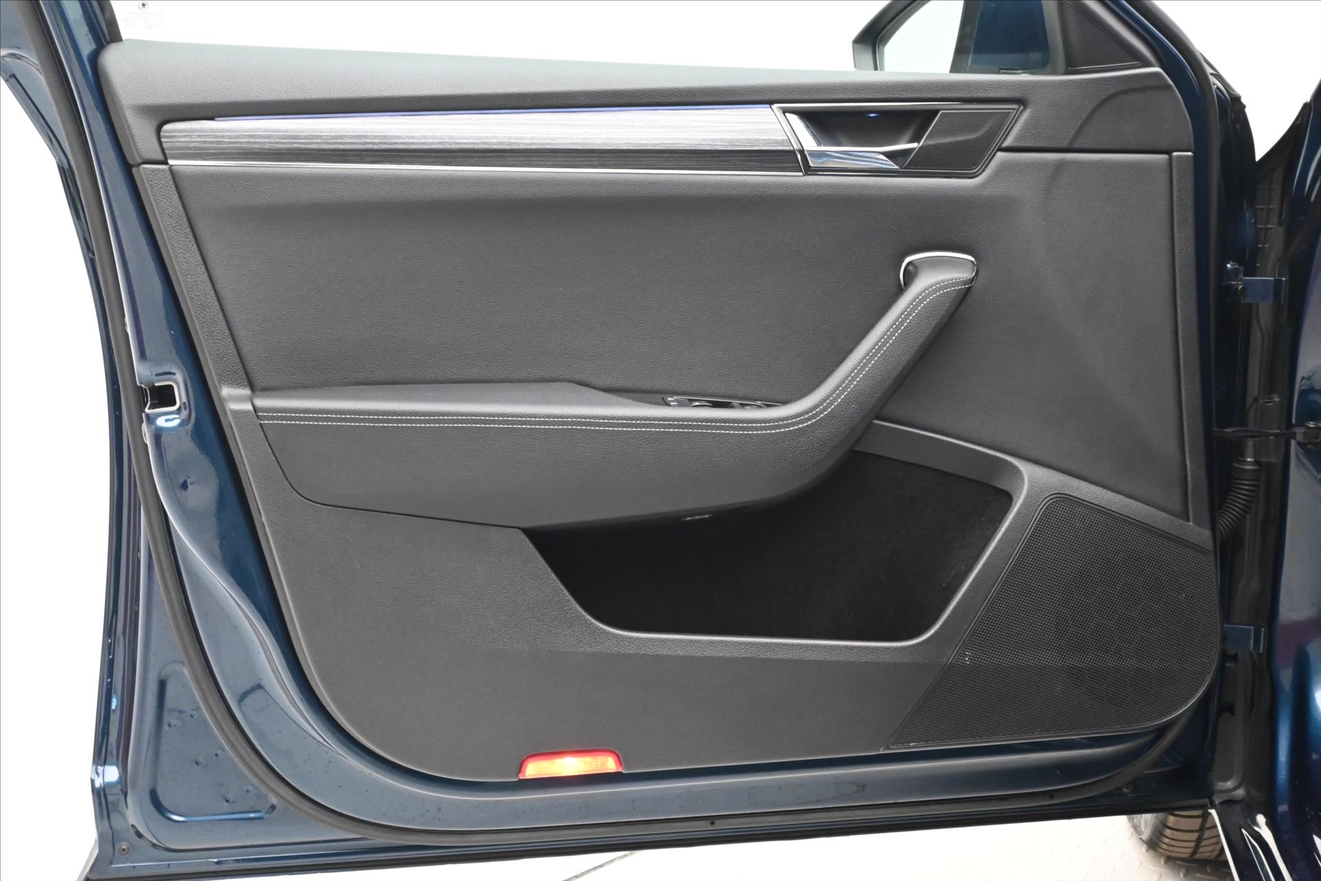 Hlavní fotografie vozu Škoda Superb 2,0 TDI 110kW DSG Style Záruka až 5 let (25)