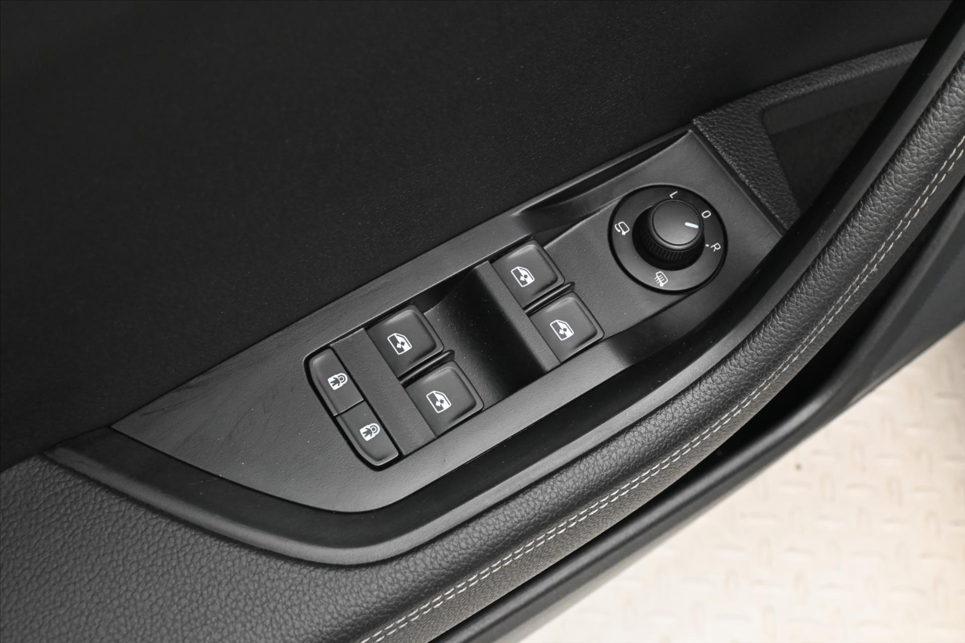 Hlavní fotografie vozu Škoda Superb 2,0 TDI 110kW DSG Style Záruka až 5 let (26)