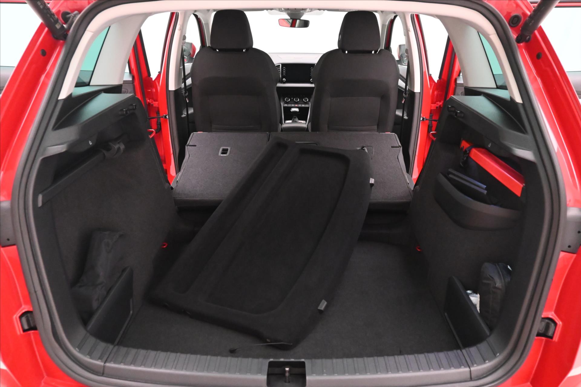 Hlavní fotografie vozu Škoda Karoq 2,0 TDI 110 kW DSG 4X4 TOUR Záruka až 5 let (12)