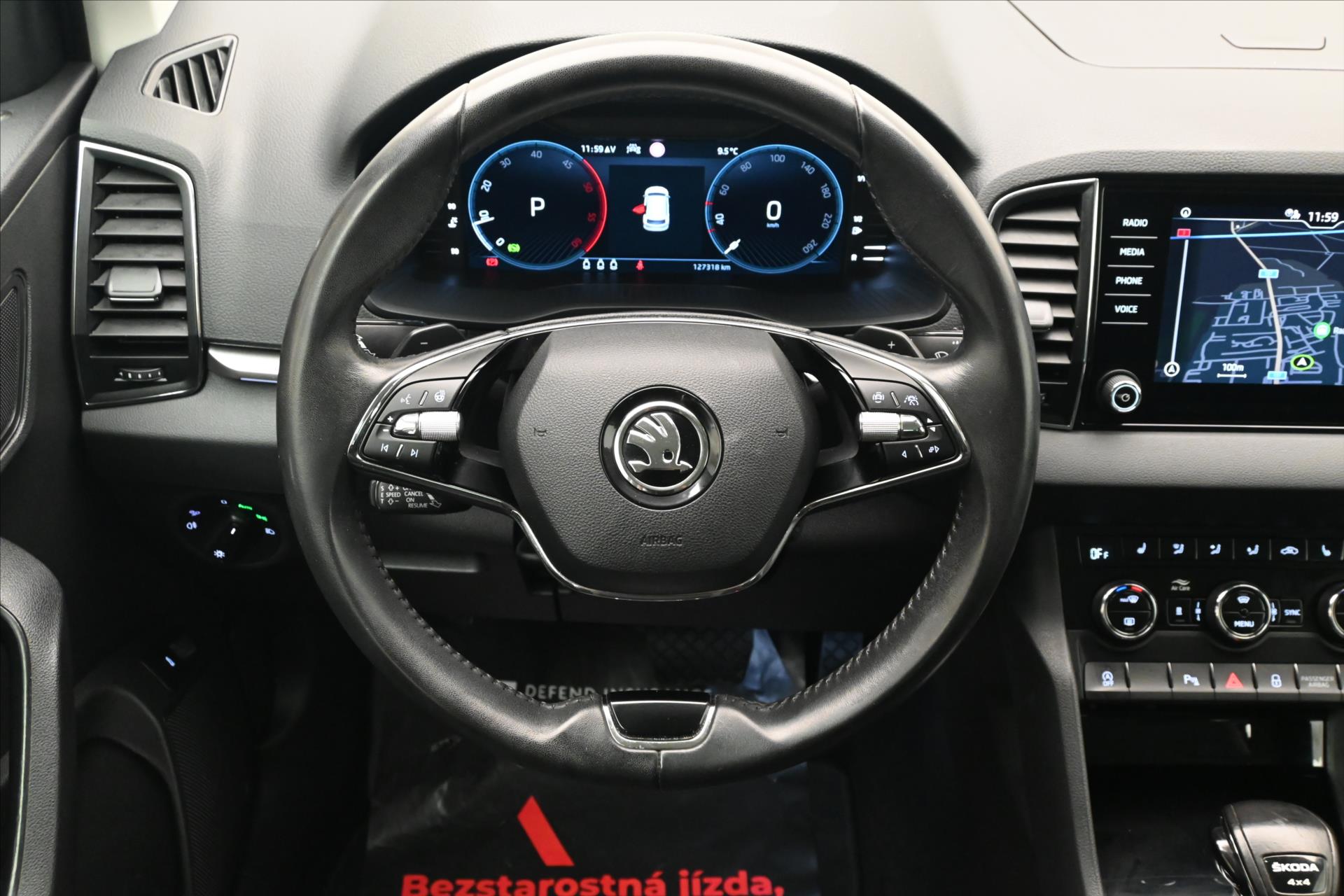 Hlavní fotografie vozu Škoda Karoq 2,0 TDI 110 kW DSG 4X4 TOUR Záruka až 5 let (19)