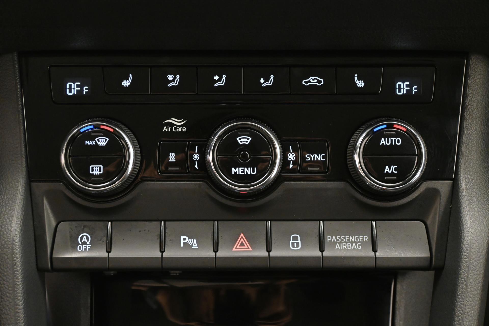 Hlavní fotografie vozu Škoda Karoq 2,0 TDI 110 kW DSG 4X4 TOUR Záruka až 5 let (22)