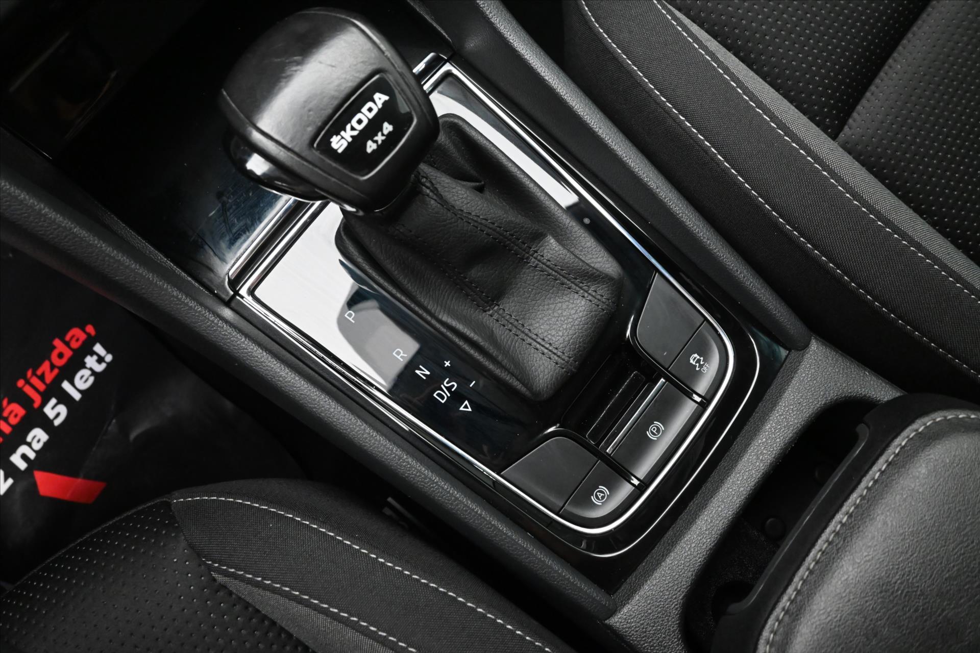 Hlavní fotografie vozu Škoda Karoq 2,0 TDI 110 kW DSG 4X4 TOUR Záruka až 5 let (24)