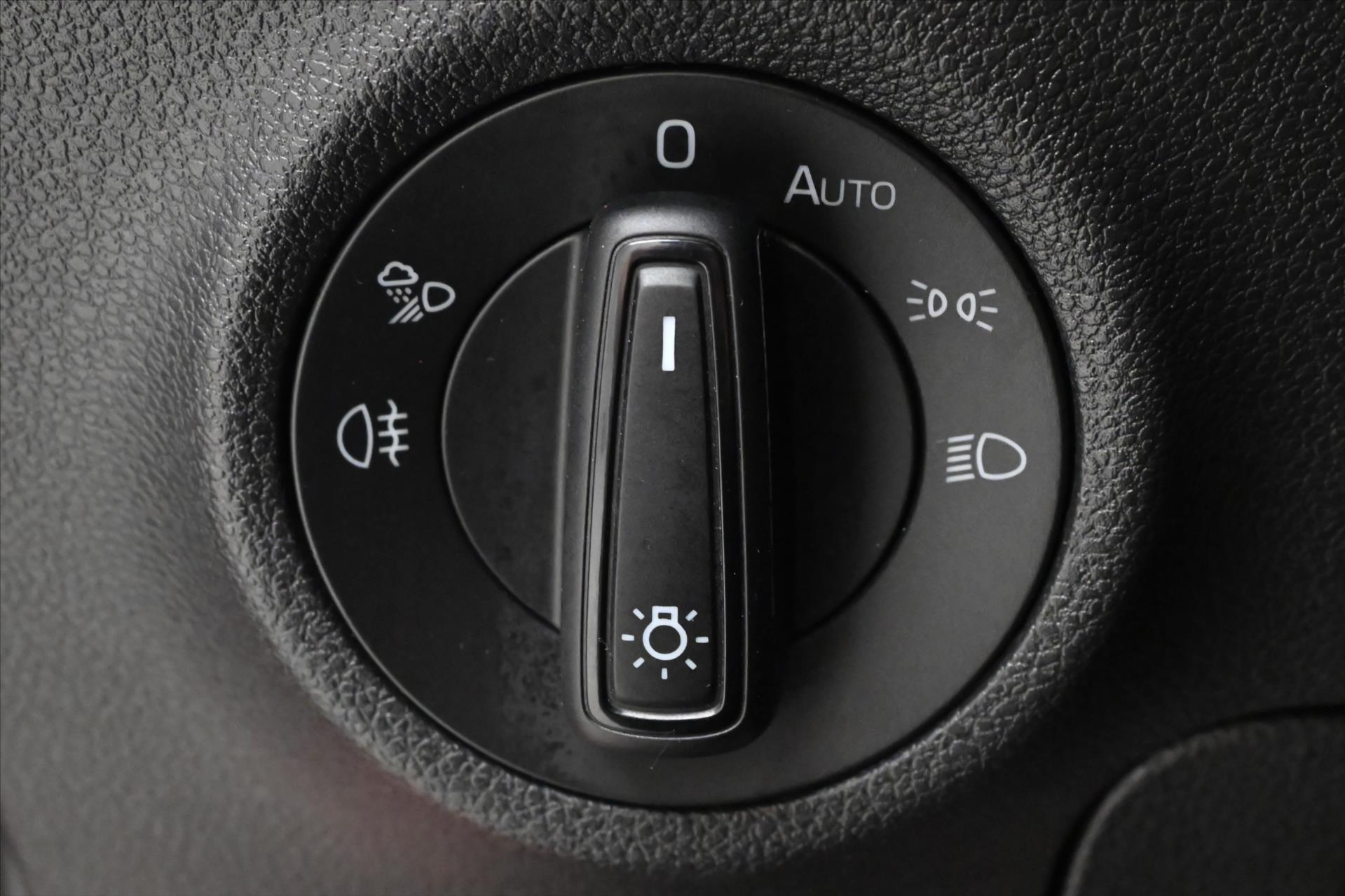 Hlavní fotografie vozu Škoda Karoq 2,0 TDI 110 kW DSG 4X4 TOUR Záruka až 5 let (28)