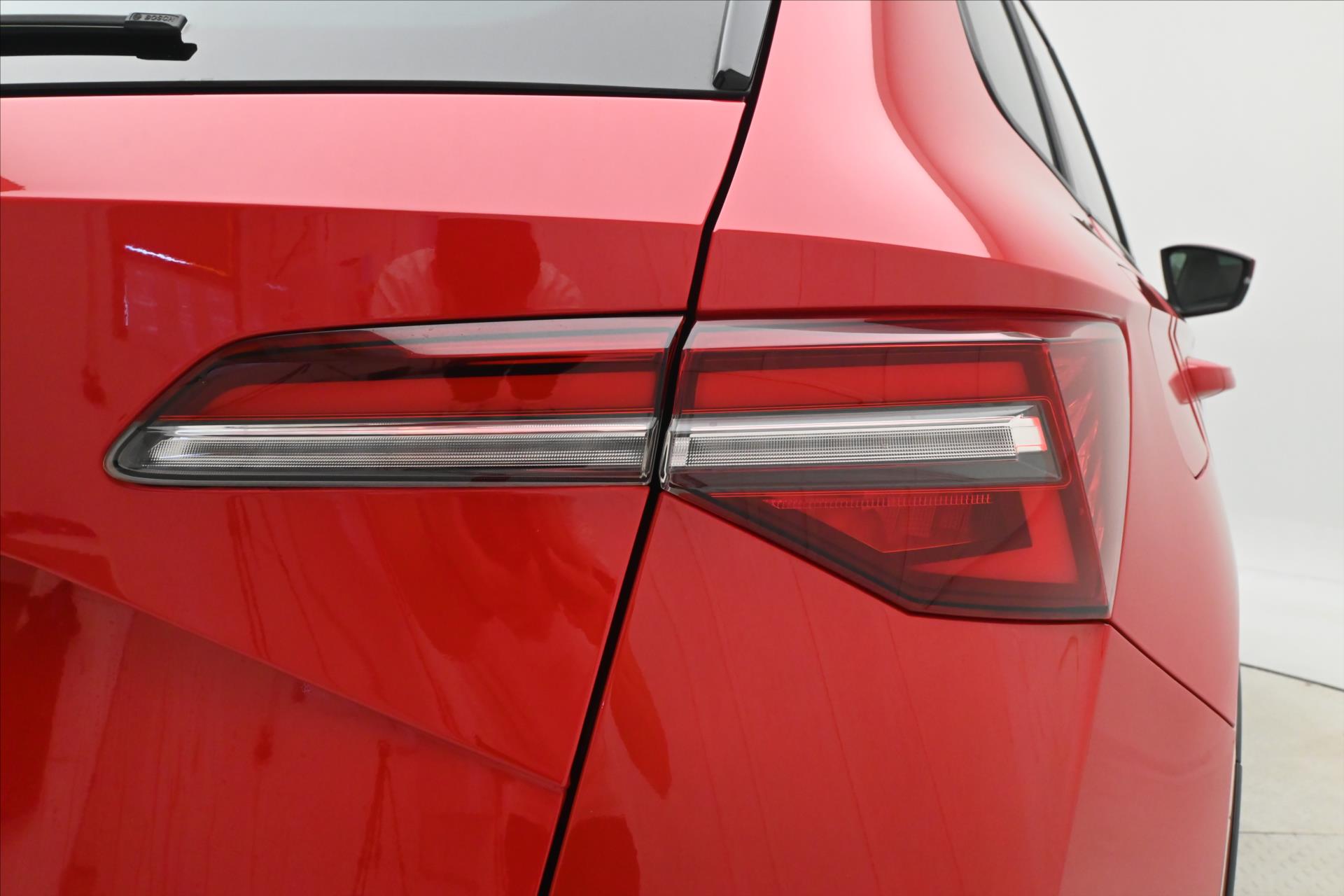 Hlavní fotografie vozu Škoda Karoq 2,0 TDI 110 kW DSG 4X4 TOUR Záruka až 5 let (33)