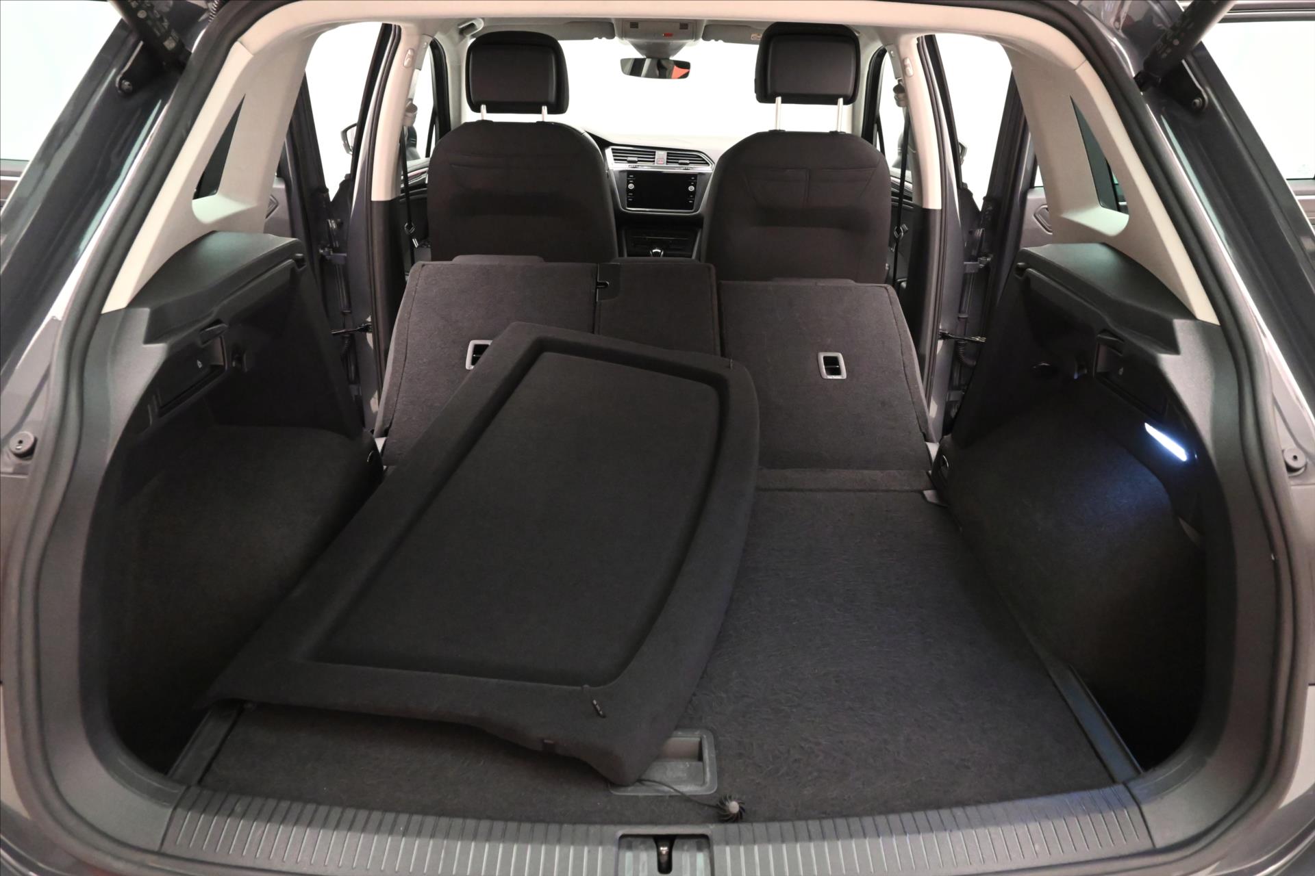 Main photo of the car Volkswagen Tiguan 2.0 TDI 110kW DSG Life Warranty up to 5 years (11)