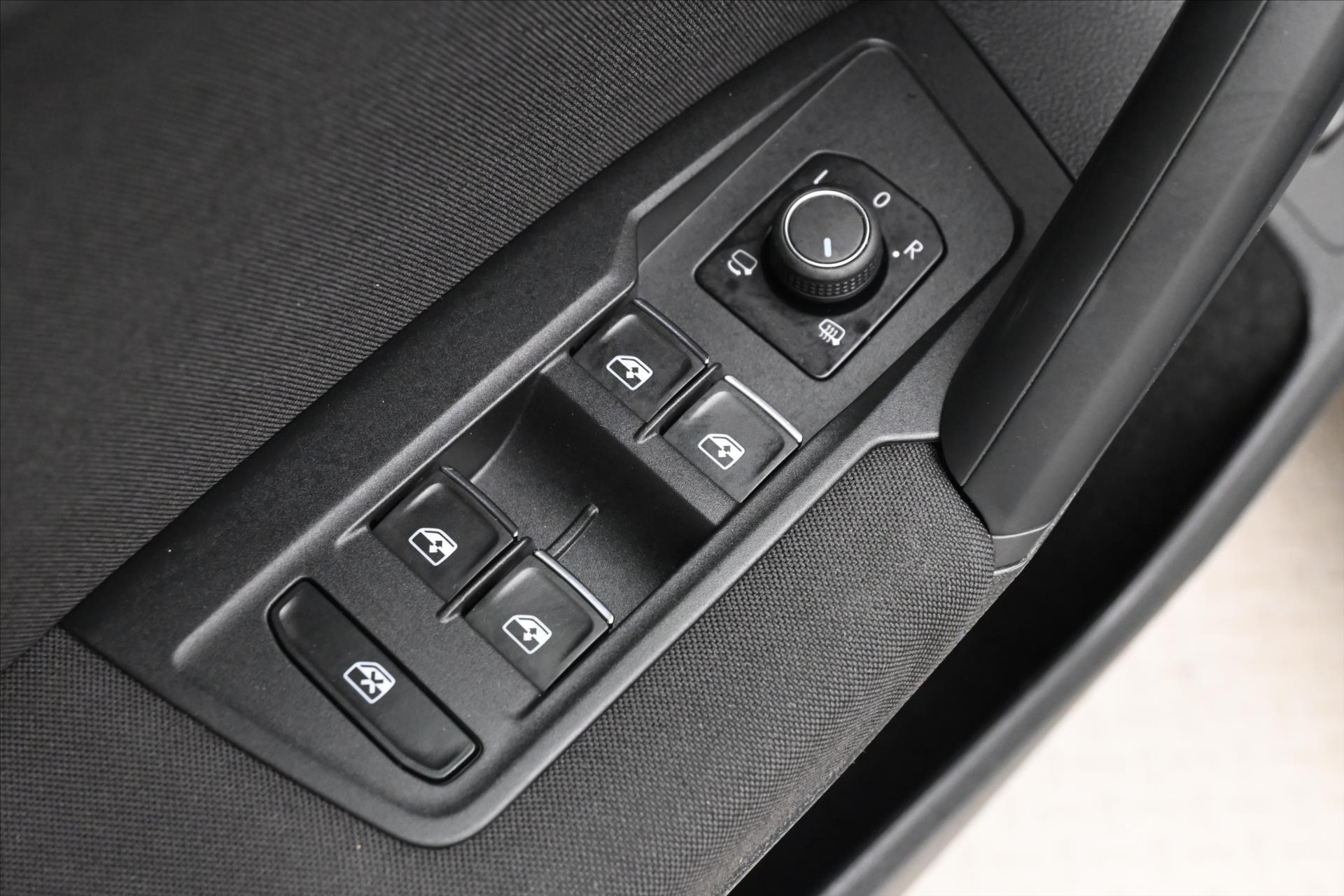 Main photo of the car Volkswagen Tiguan 2.0 TDI 110kW DSG Life Warranty up to 5 years (26)