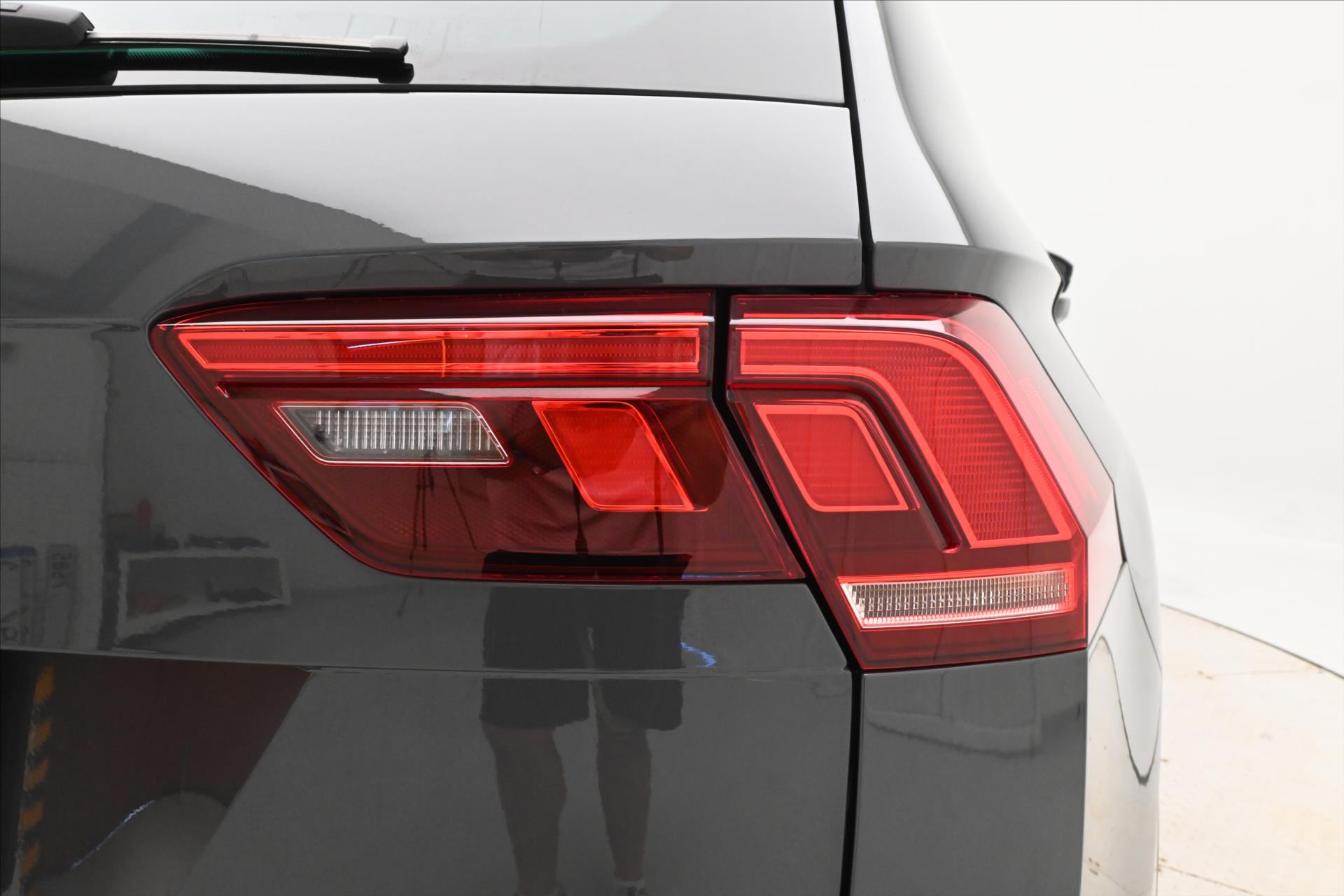 Main photo of the car Volkswagen Tiguan 2.0 TDI 110kW DSG Life Warranty up to 5 years (31)