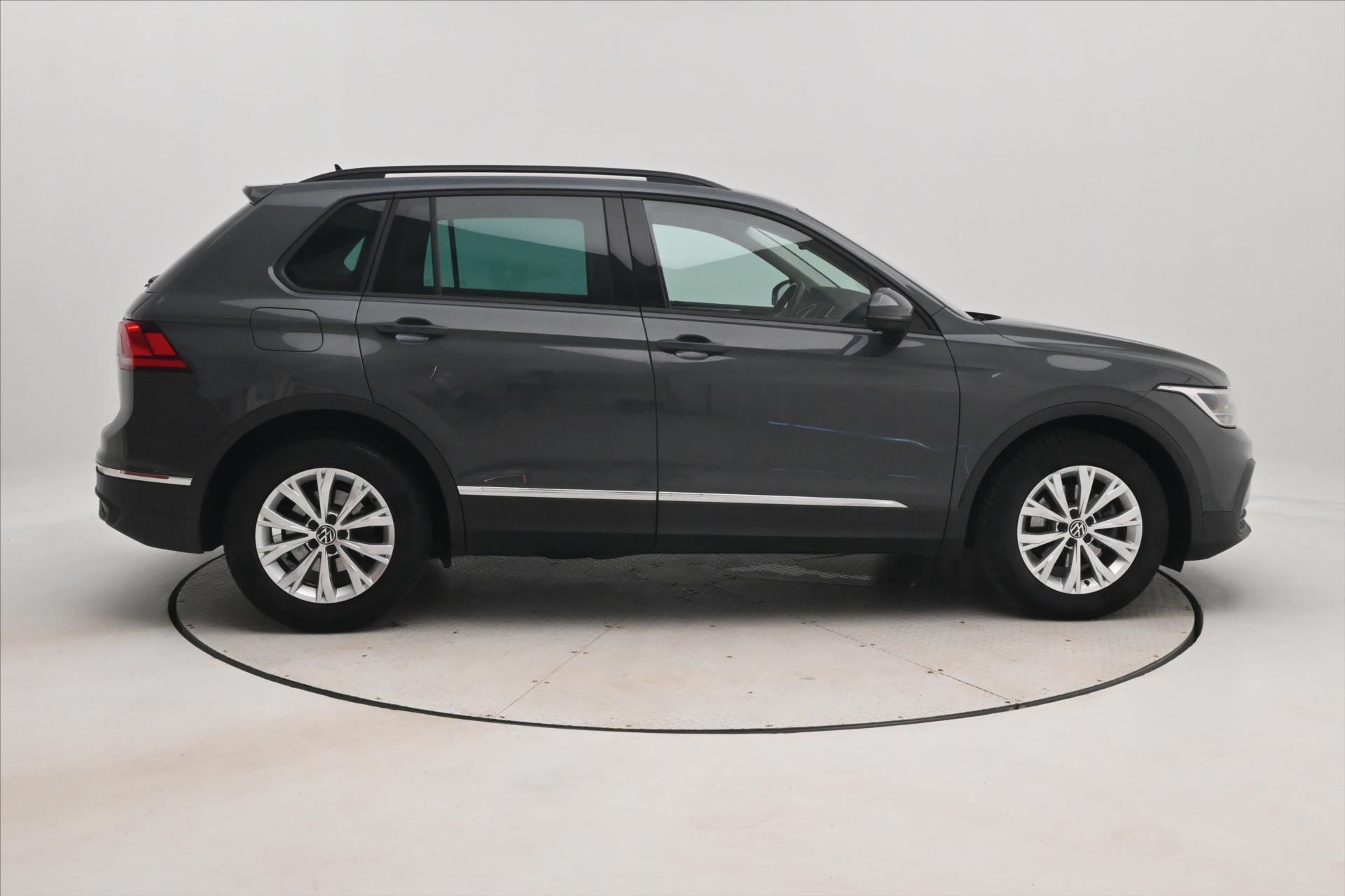 Main photo of the car Volkswagen Tiguan 2.0 TDI 110kW DSG Life Warranty up to 5 years (4)