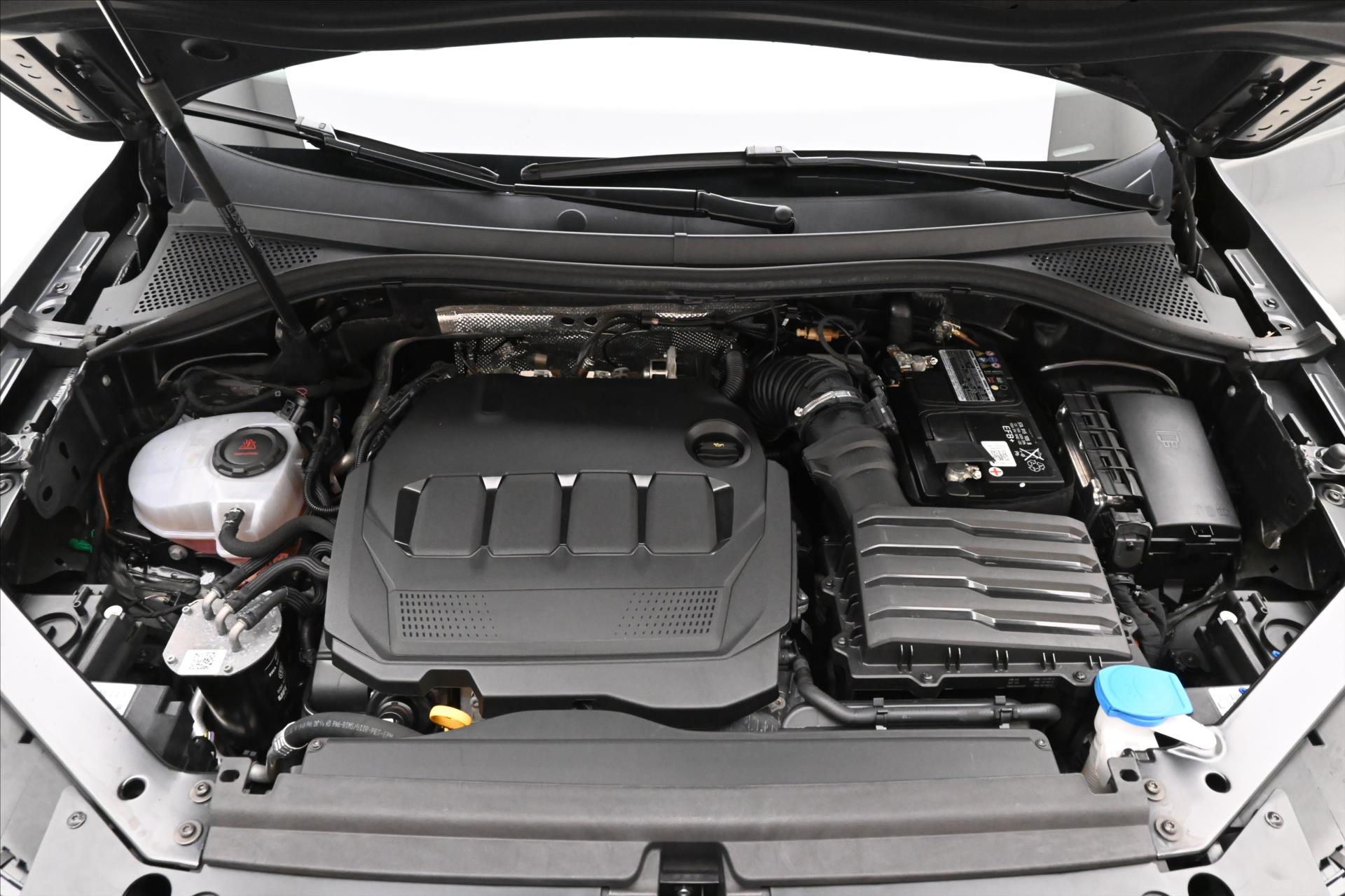 Main photo of the car Volkswagen Tiguan 2.0 TDI 110kW DSG Life Warranty up to 5 years (9)