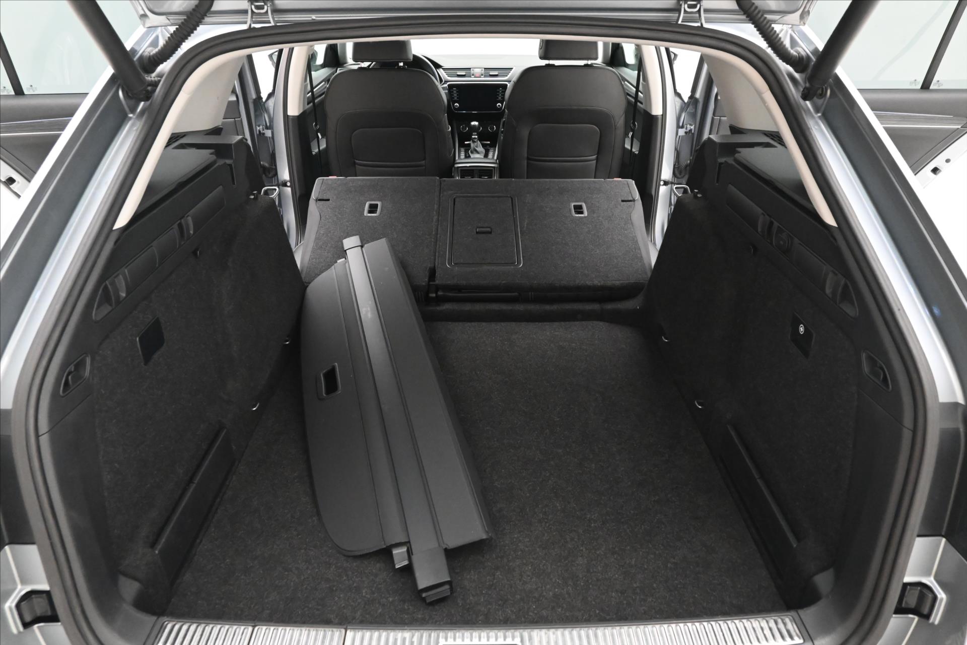 Hlavní fotografie vozu Škoda Superb 2,0 TDI 110 kW DSG Style Záruka až 5 let (11)
