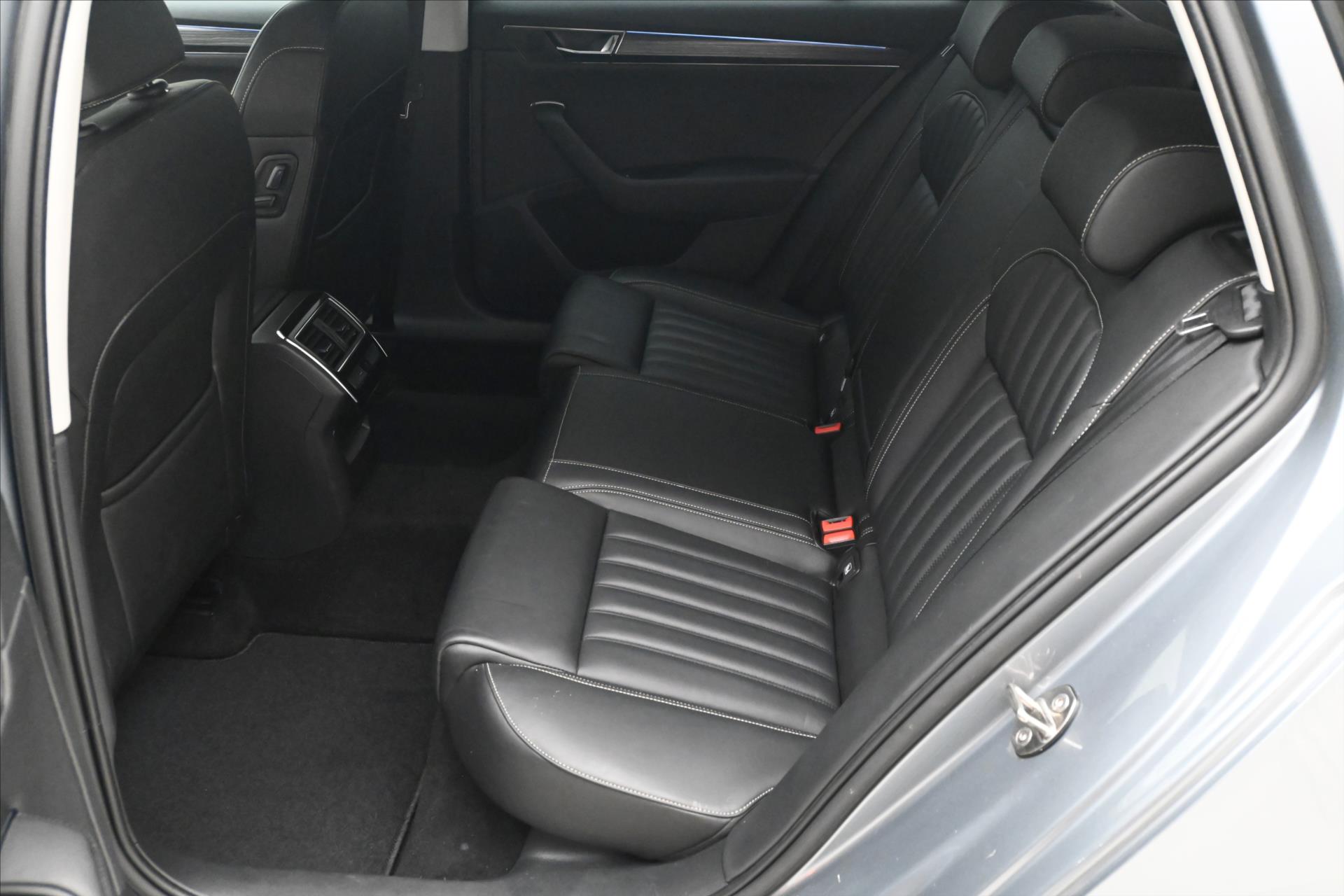Hlavní fotografie vozu Škoda Superb 2,0 TDI 110 kW DSG Style Záruka až 5 let (14)