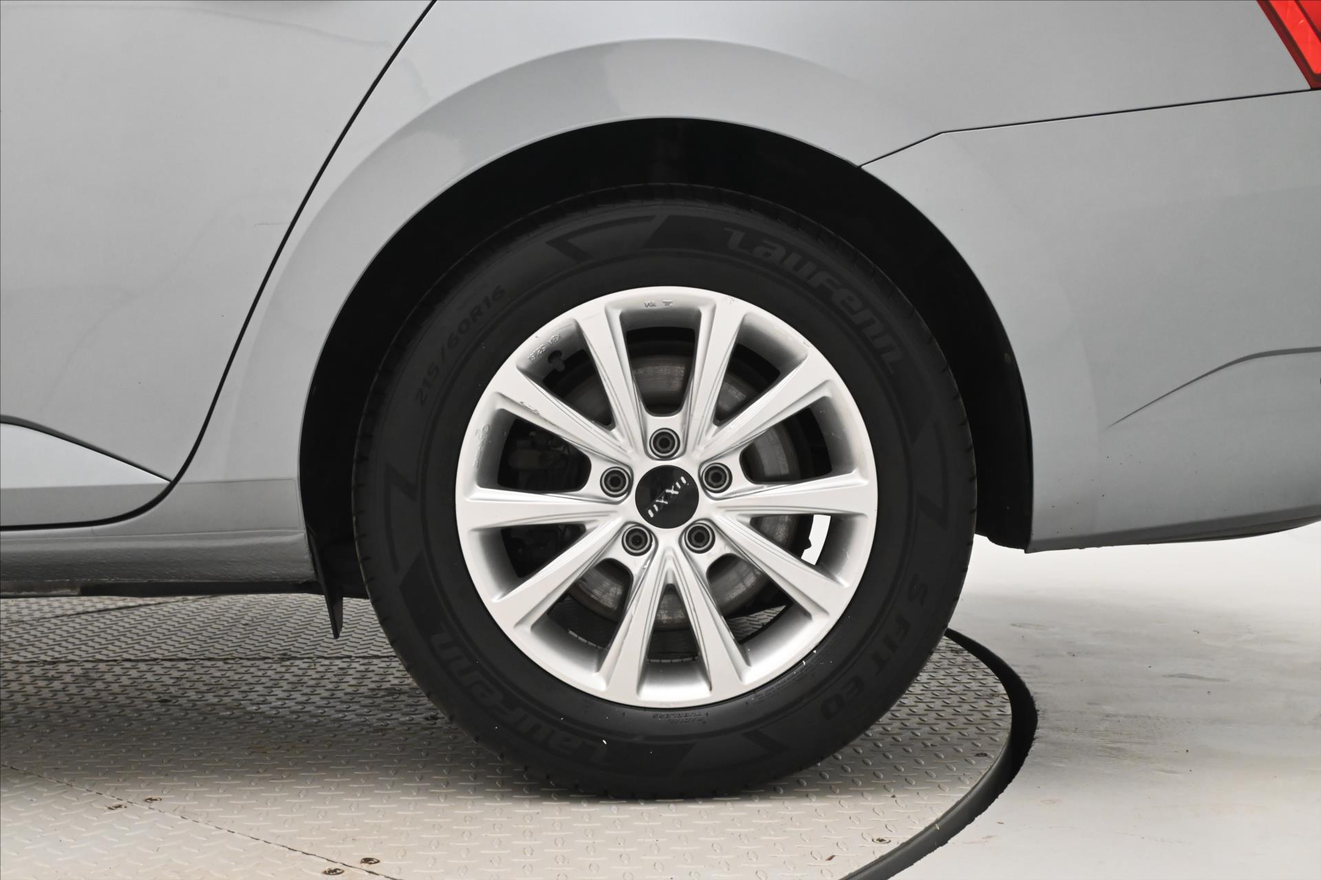 Hlavní fotografie vozu Škoda Superb 2,0 TDI 110 kW DSG Style Záruka až 5 let (33)