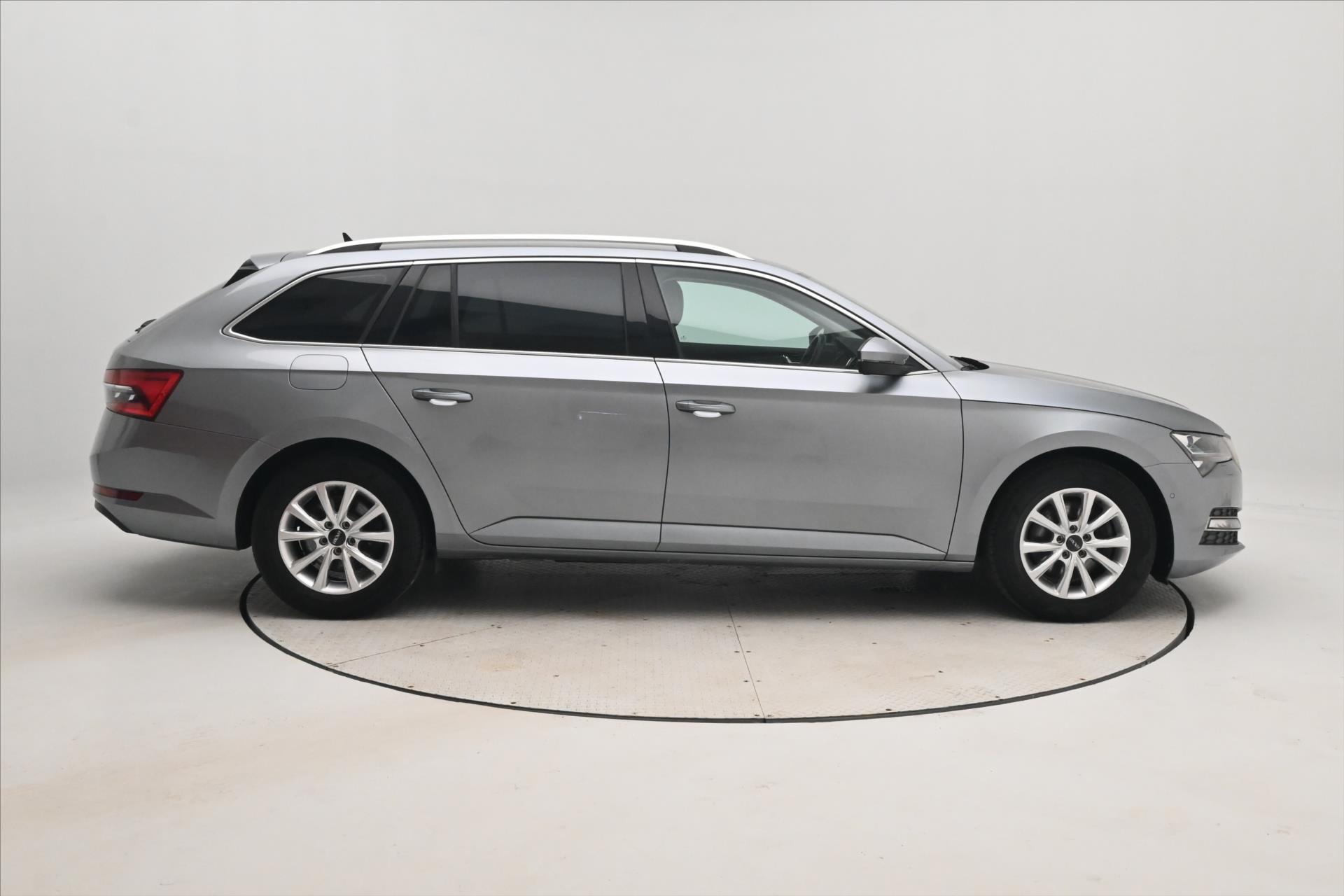 Hlavní fotografie vozu Škoda Superb 2,0 TDI 110 kW DSG Style Záruka až 5 let (4)