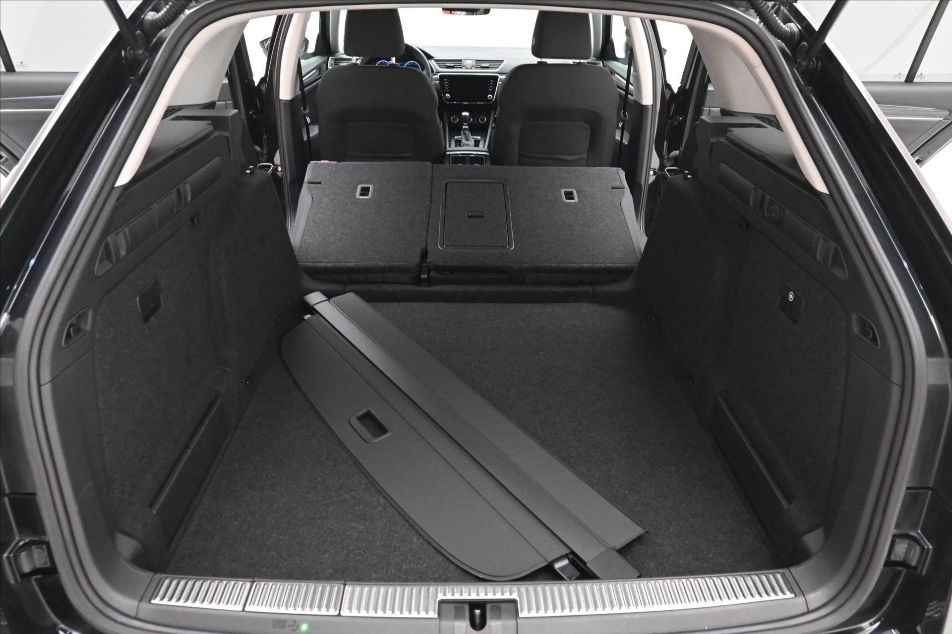 Main photo of the car Skoda Superb 2.0 TDI 110kW DSG Style Warranty up to 5 years (12)