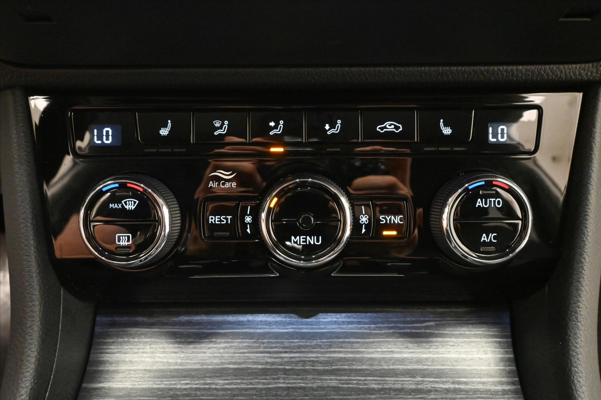 Main photo of the car Skoda Superb 2.0 TDI 110kW DSG Style Warranty up to 5 years (22)