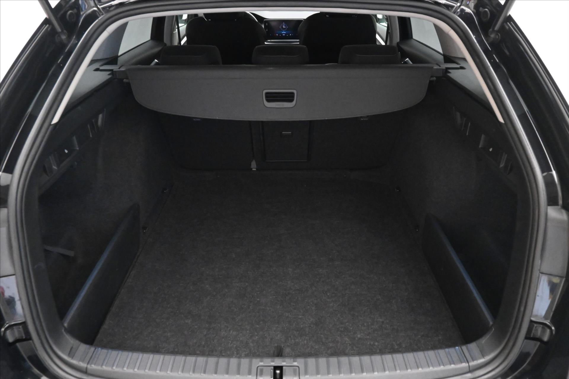 Hlavní fotografie vozu Škoda Octavia 2,0 TDI 110kW DSG Style Záruka až 5 let (10)