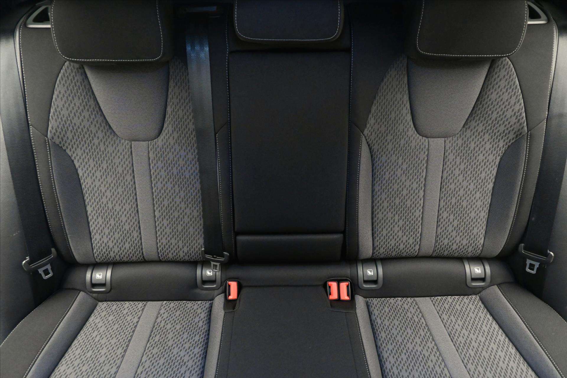 Hlavní fotografie vozu Škoda Octavia 2,0 TDI 110kW DSG Style Záruka až 5 let (28)