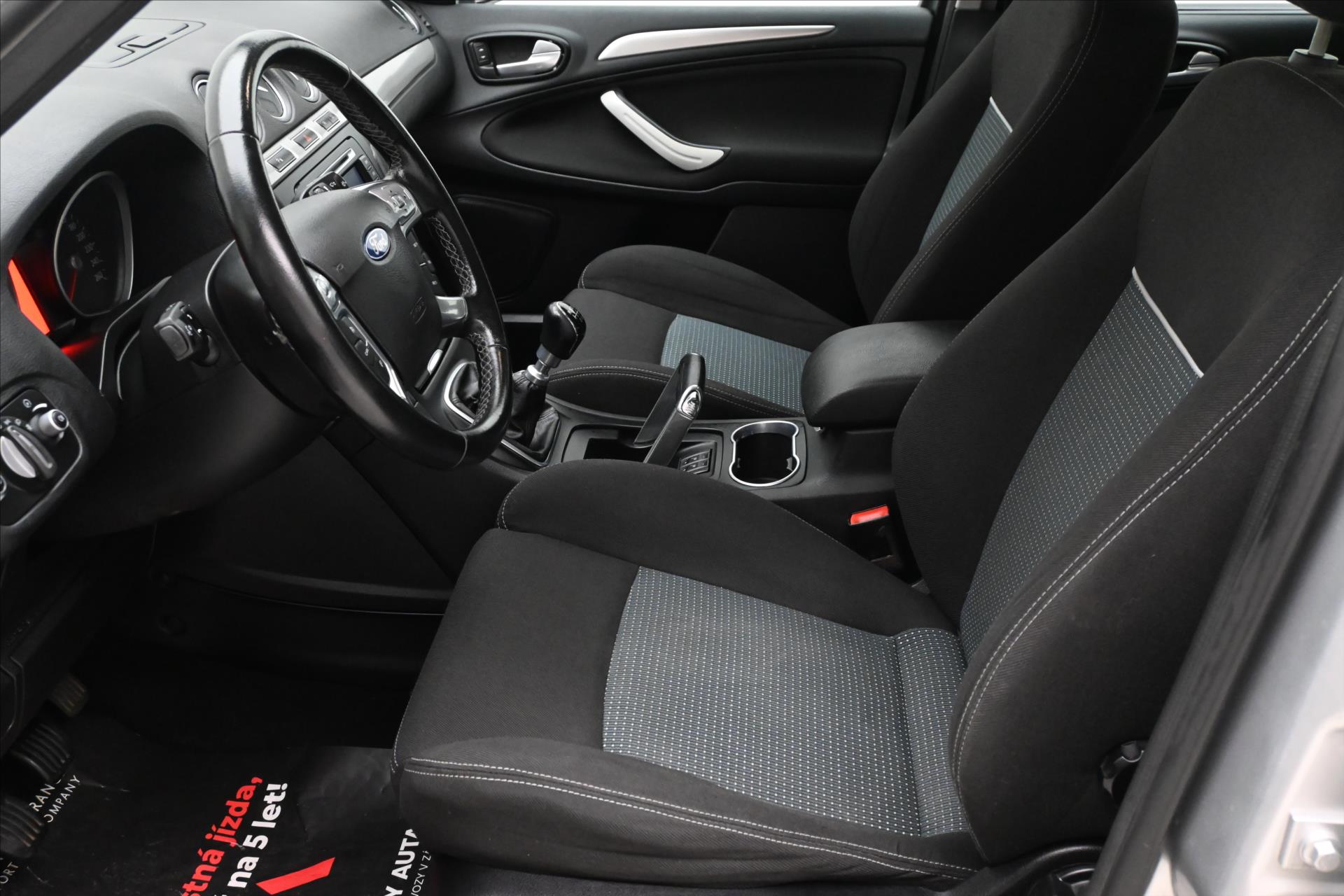 Hlavní fotografie vozu Ford S-MAX 2,0 TDCi 103kW NAVI Výhřev sedaček (13)