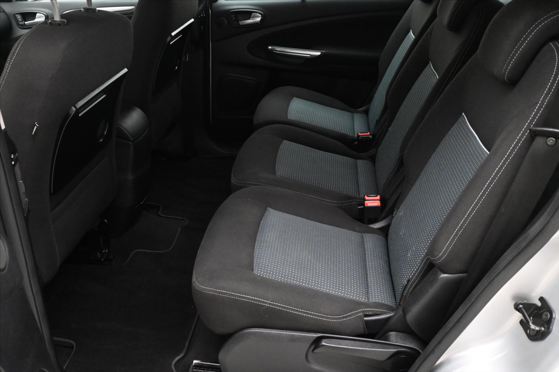 Hlavní fotografie vozu Ford S-MAX 2,0 TDCi 103kW NAVI Výhřev sedaček (14)