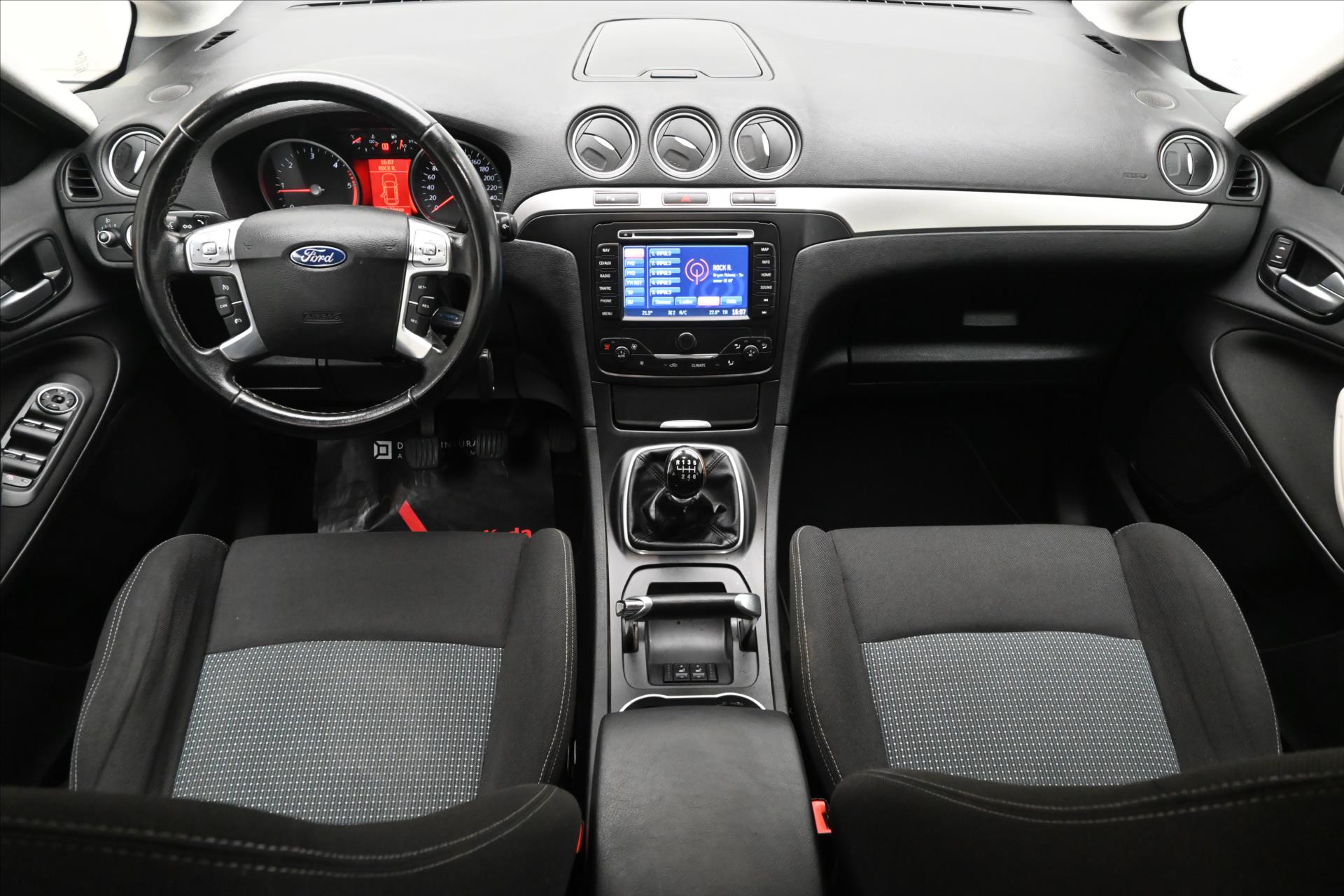 Hlavní fotografie vozu Ford S-MAX 2,0 TDCi 103kW NAVI Výhřev sedaček (15)