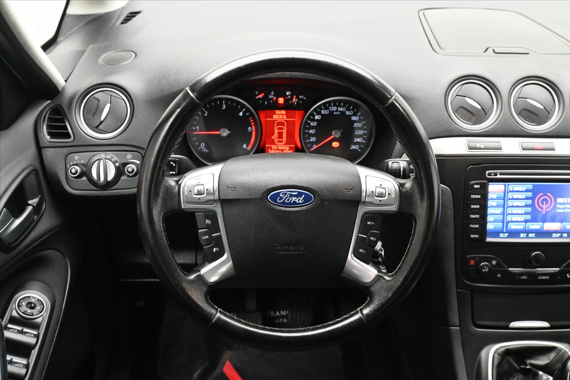 Hlavní fotografie vozu Ford S-MAX 2,0 TDCi 103kW NAVI Výhřev sedaček (18)