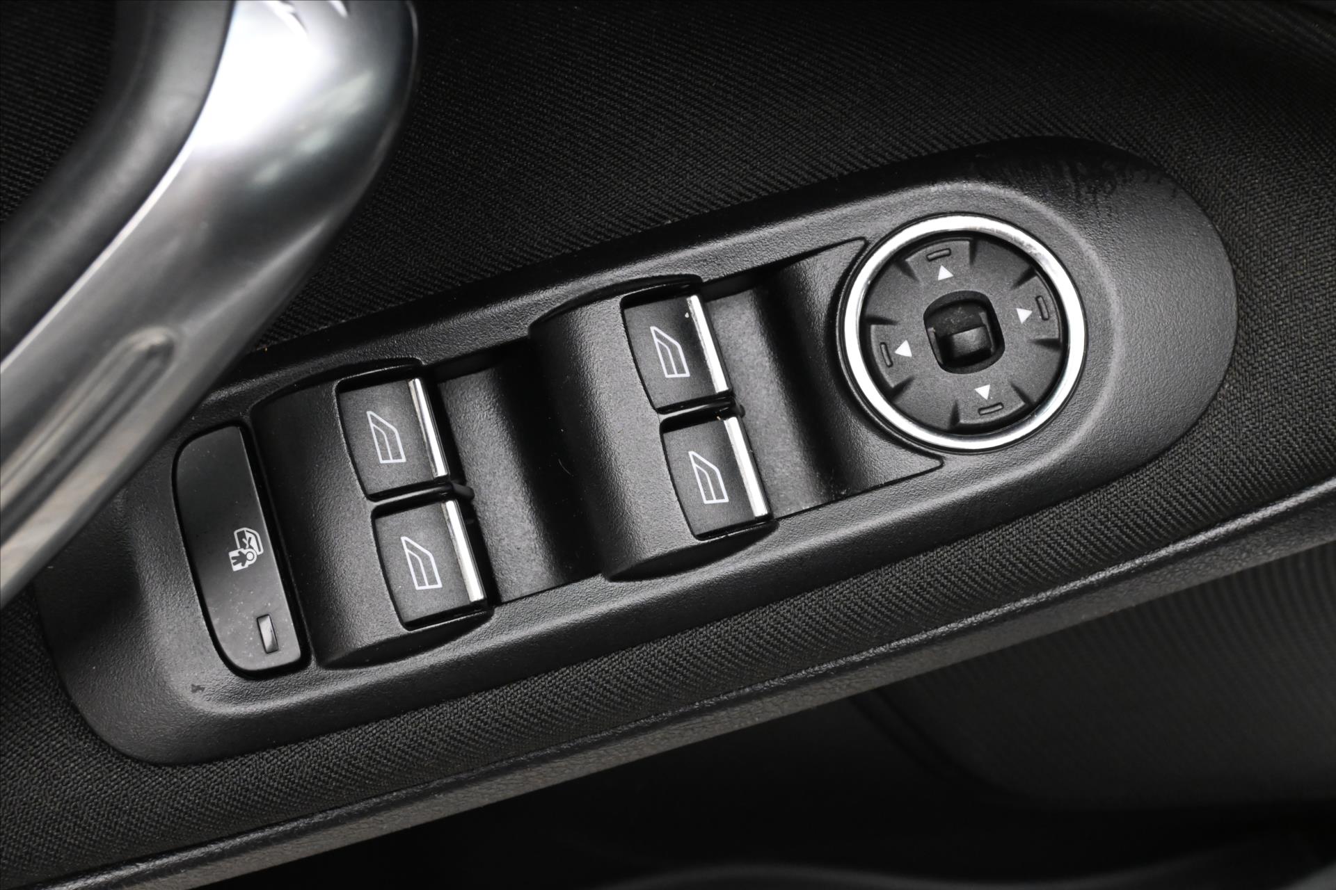 Hlavní fotografie vozu Ford S-MAX 2,0 TDCi 103kW NAVI Výhřev sedaček (24)