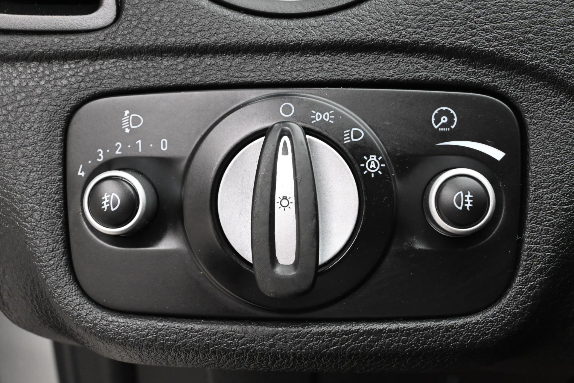 Hlavní fotografie vozu Ford S-MAX 2,0 TDCi 103kW NAVI Výhřev sedaček (25)