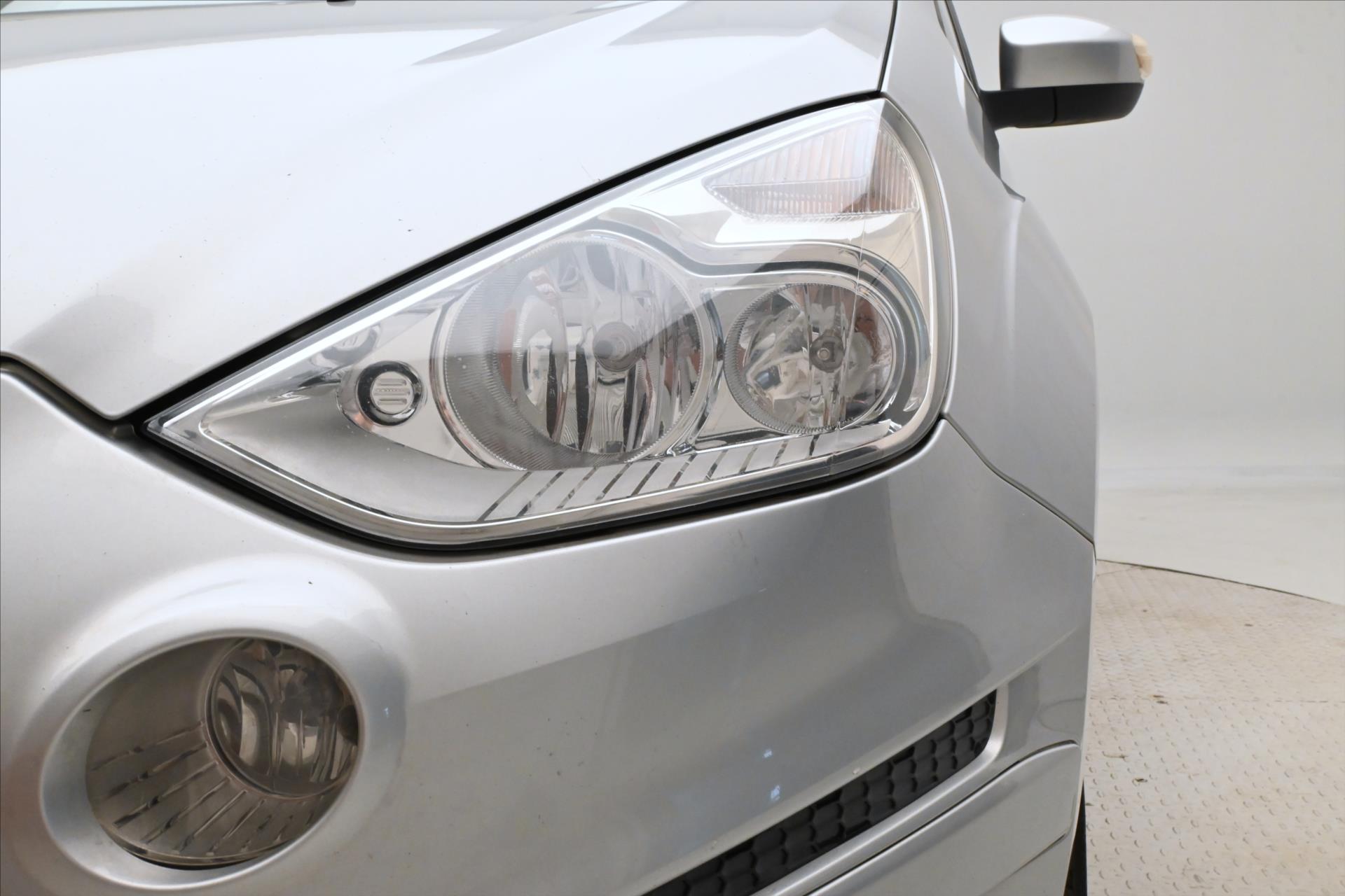 Hlavní fotografie vozu Ford S-MAX 2,0 TDCi 103kW NAVI Výhřev sedaček (27)