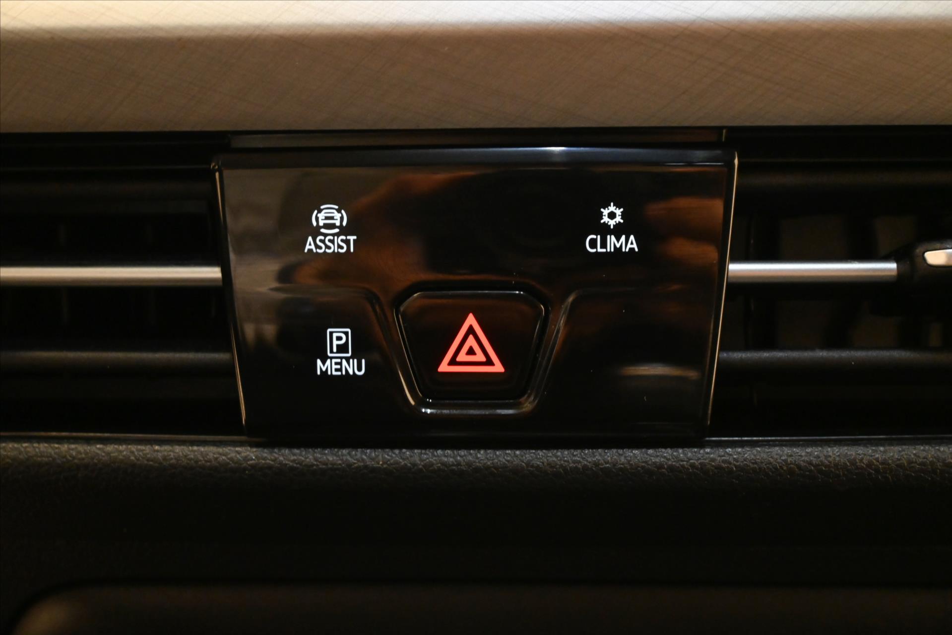 Hlavní fotografie vozu Volkswagen Golf 1,0 TSI 81kW Life Záruka až 5 let (20)